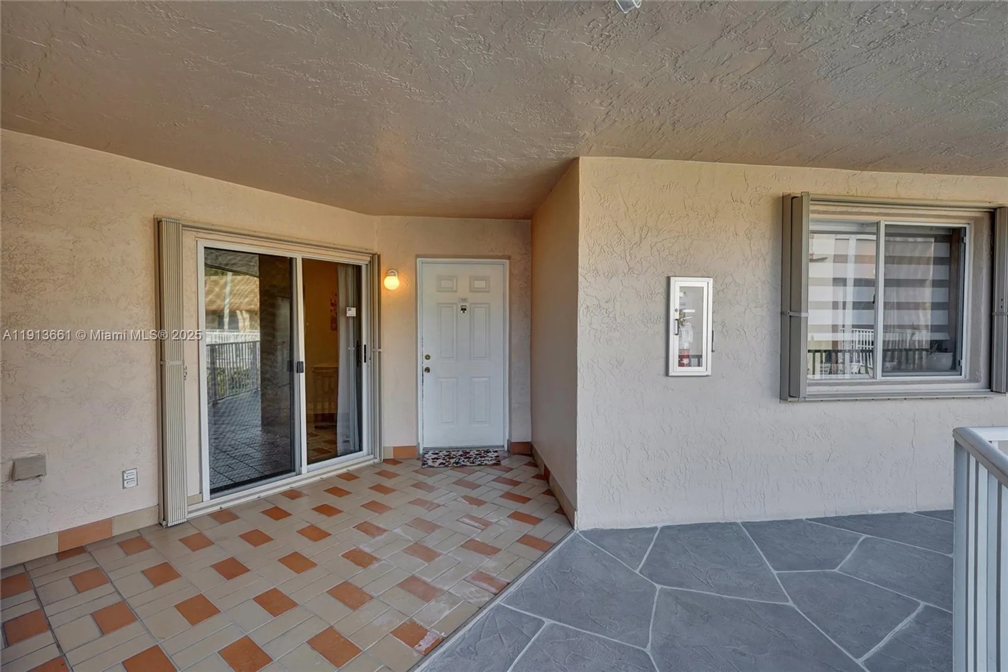 Property Slideshow image 4 of 38 | 7331 s devon dr # 215, Tamarac, FL, 33321