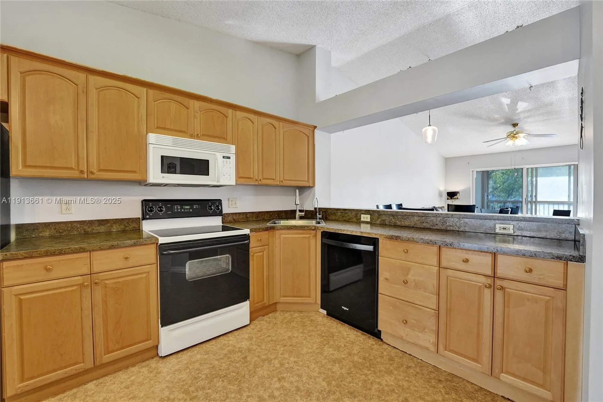 Property Slideshow image 8 of 38 | 7331 s devon dr # 215, Tamarac, FL, 33321