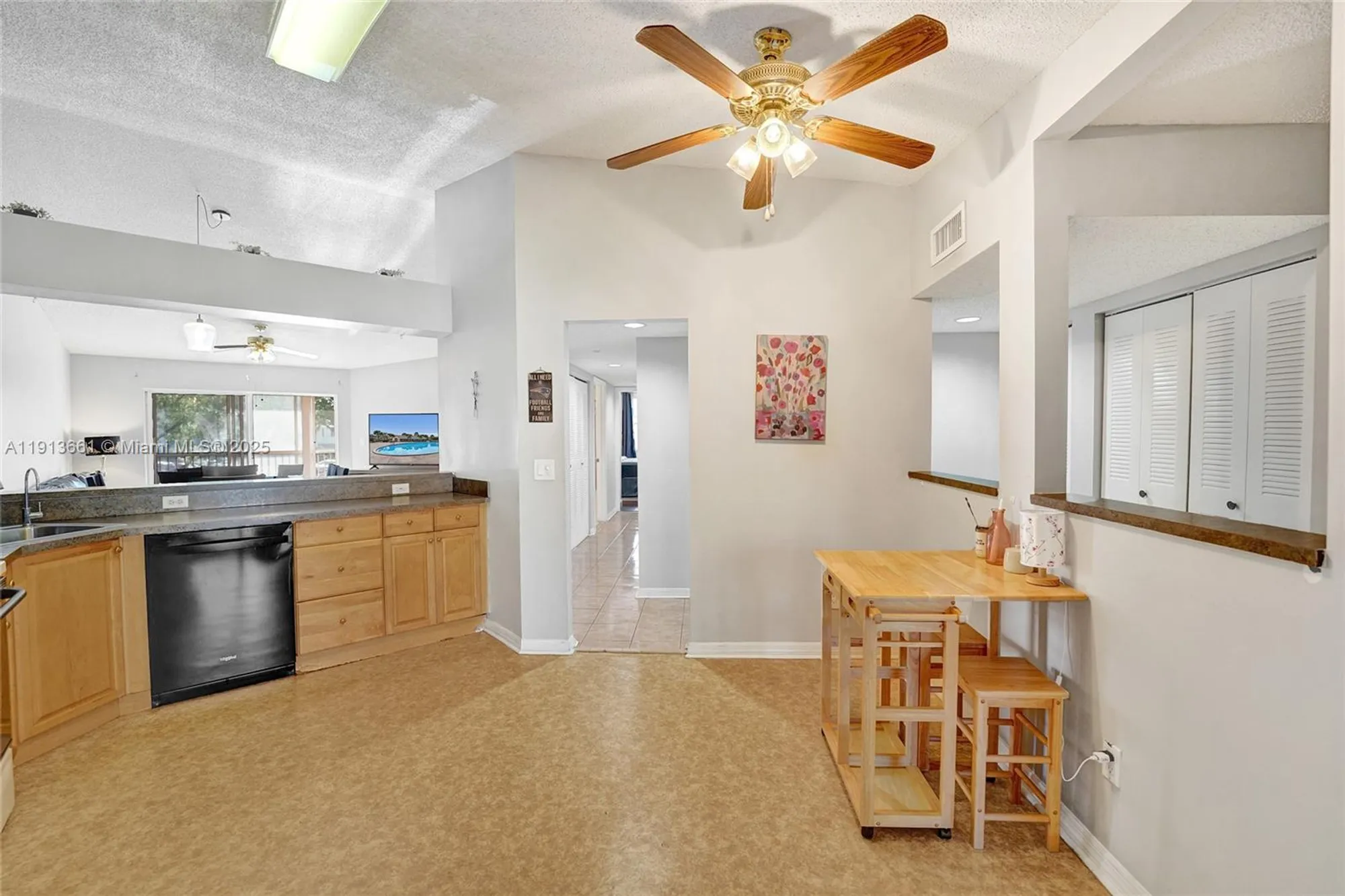 Property Slideshow image 9 of 38 | 7331 s devon dr # 215, Tamarac, FL, 33321