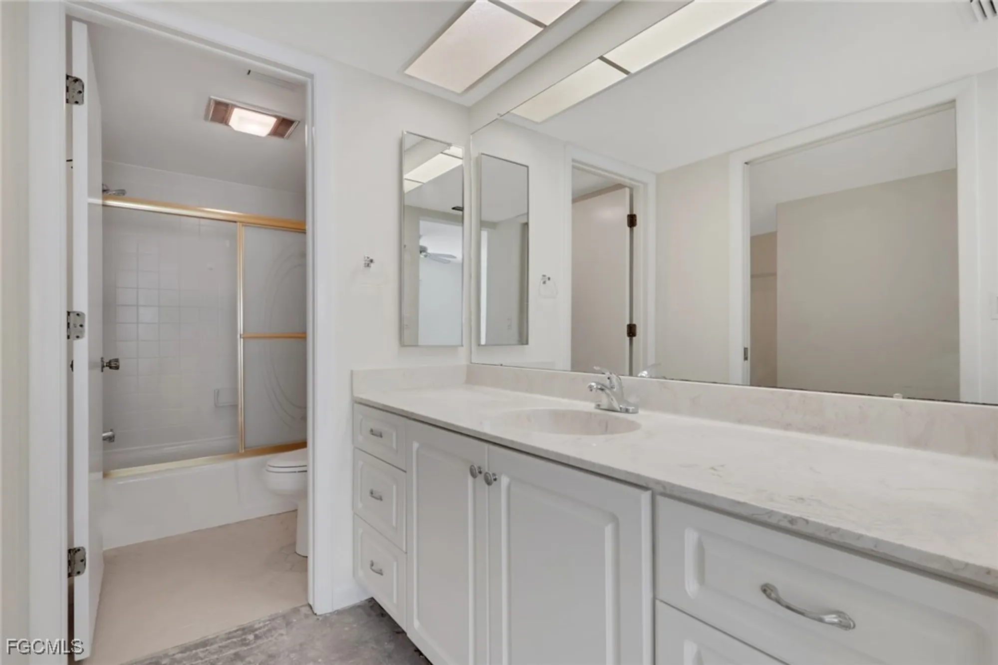 Property Slideshow image 16 of 34 | 1322 s brandywine cir 1, Fort Myers, FL, 33919