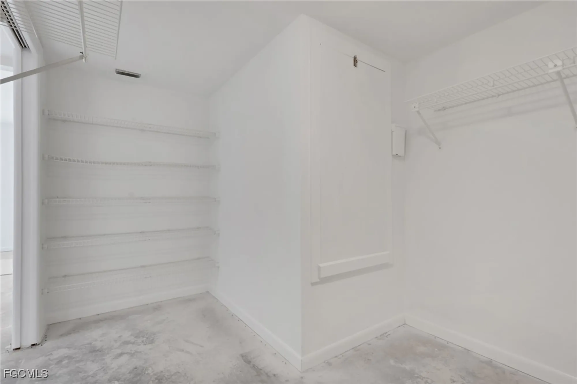 Property Slideshow image 18 of 34 | 1322 s brandywine cir 1, Fort Myers, FL, 33919