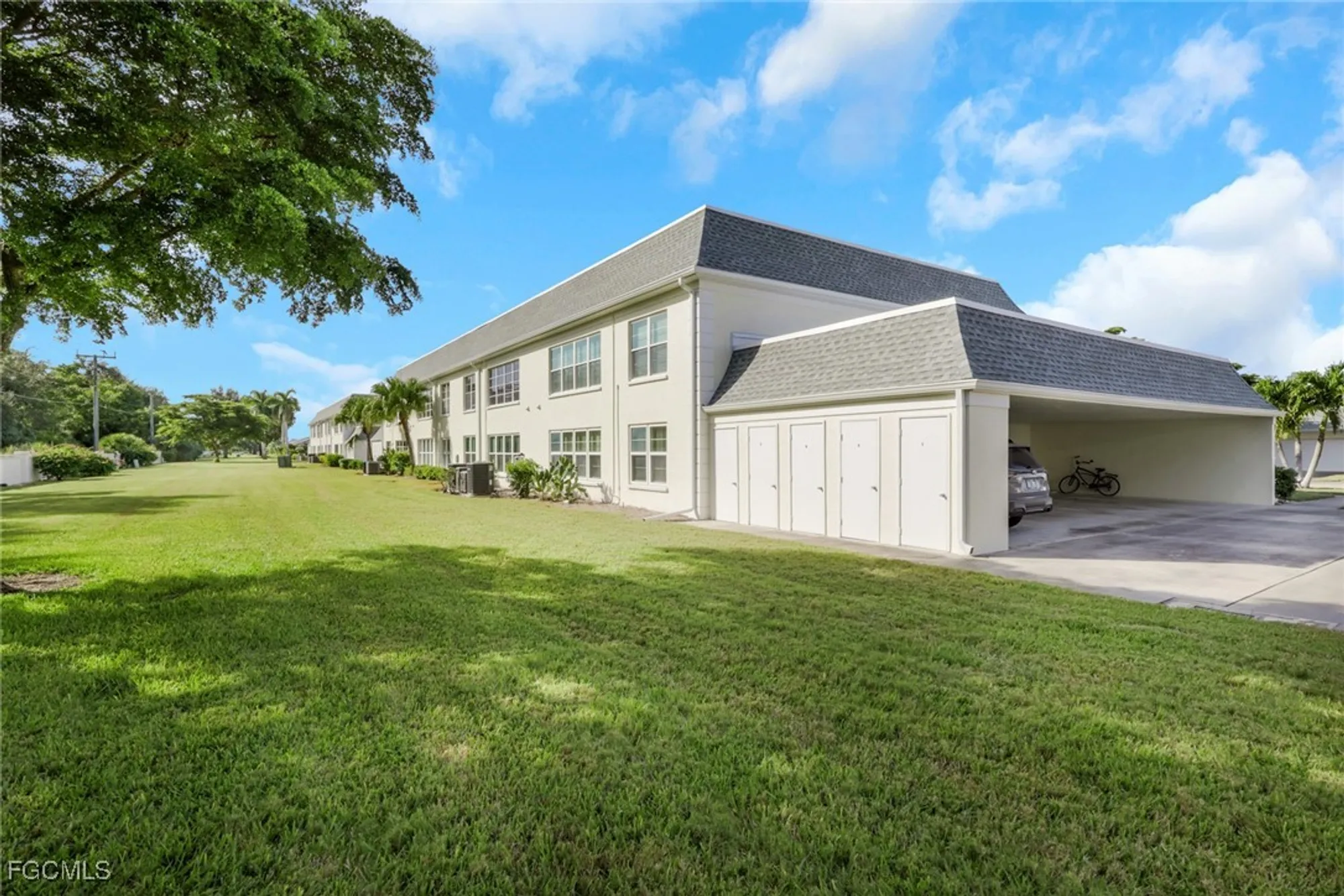 Property Slideshow image 28 of 34 | 1322 s brandywine cir 1, Fort Myers, FL, 33919
