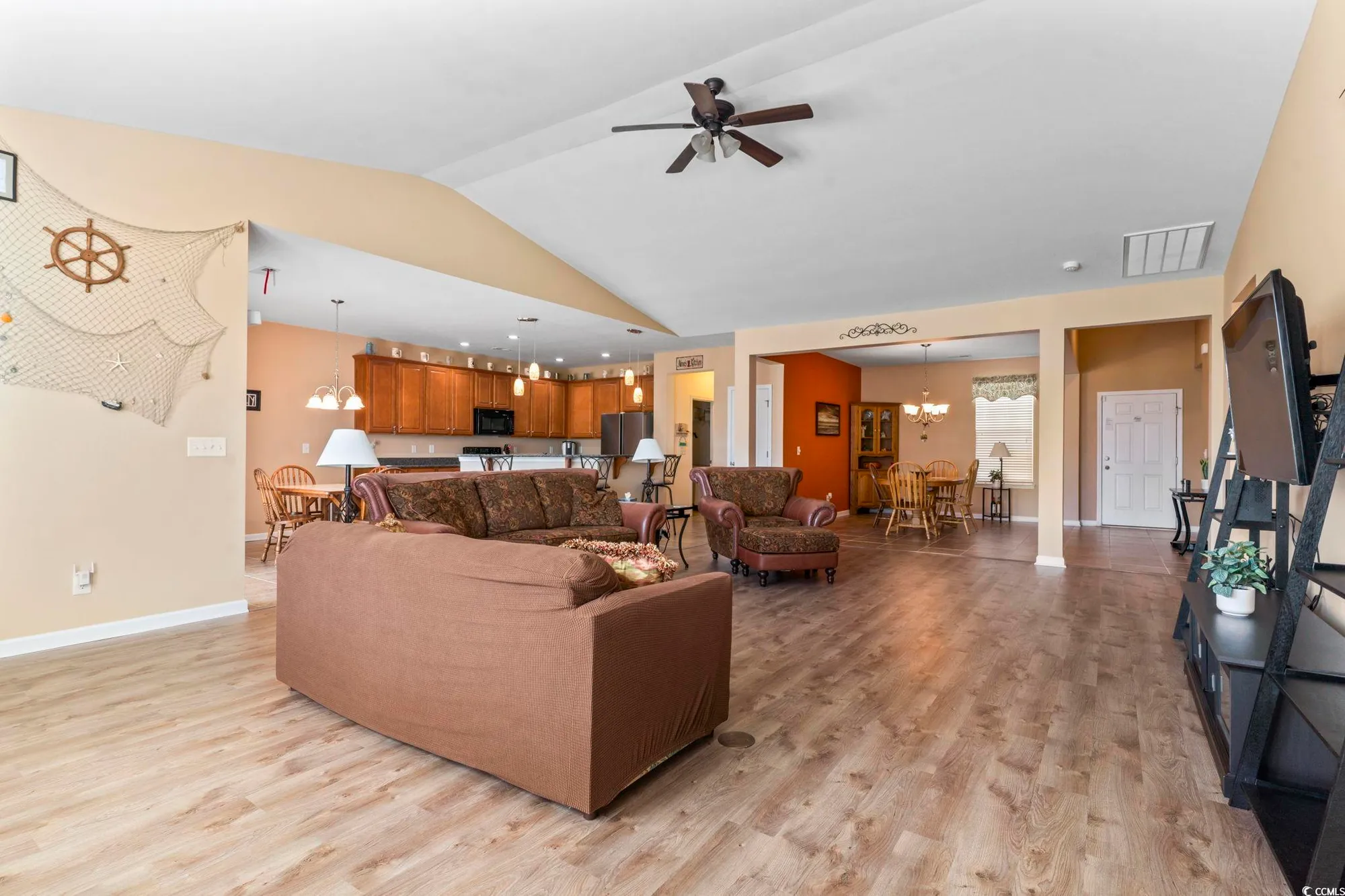 Property Slideshow image 14 of 40 | 1725 boyne dr, Myrtle Beach, SC, 29588