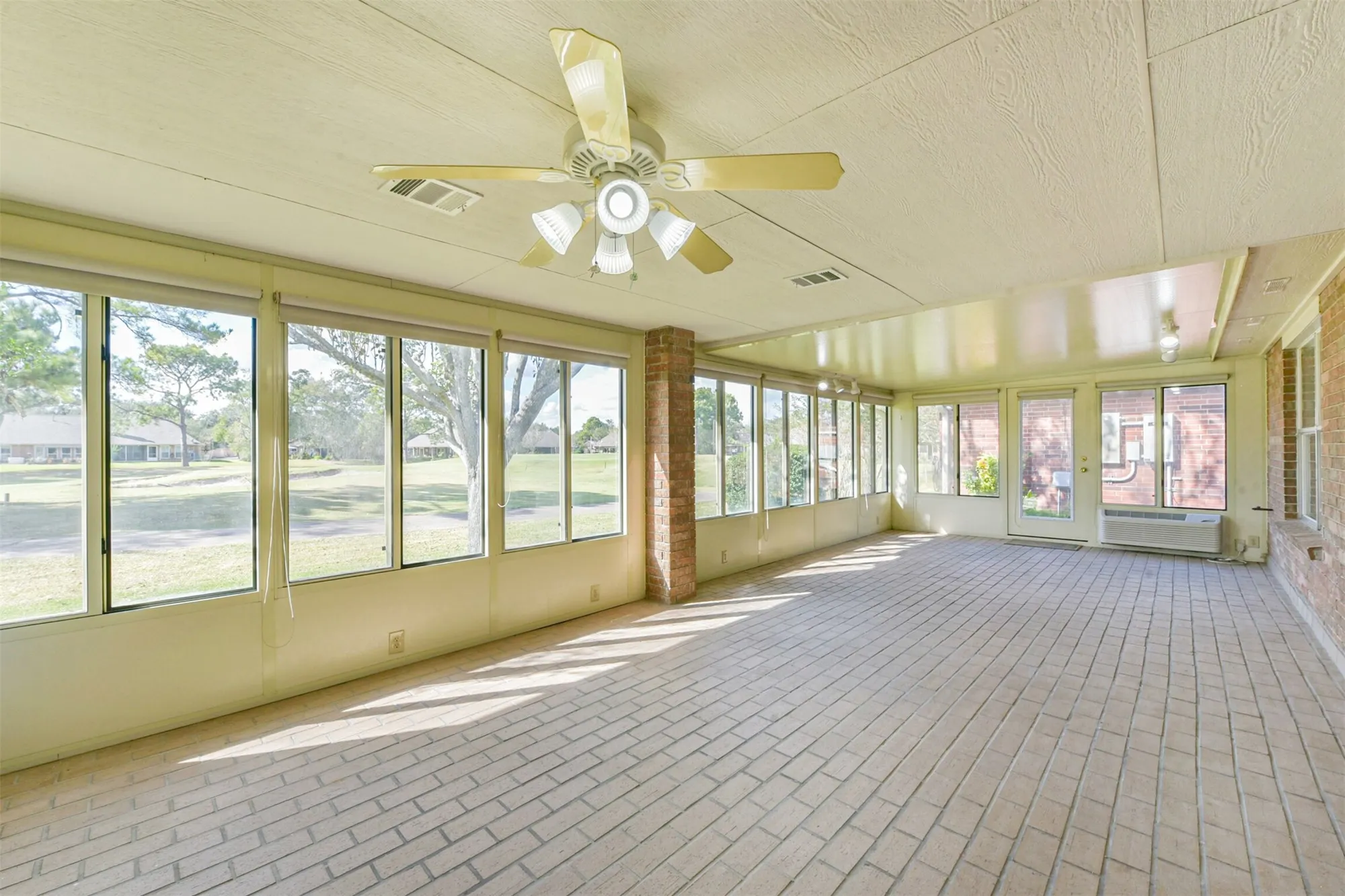 Property Slideshow image 15 of 36 | 3810 e peach hollow cir, Pearland, TX, 77584