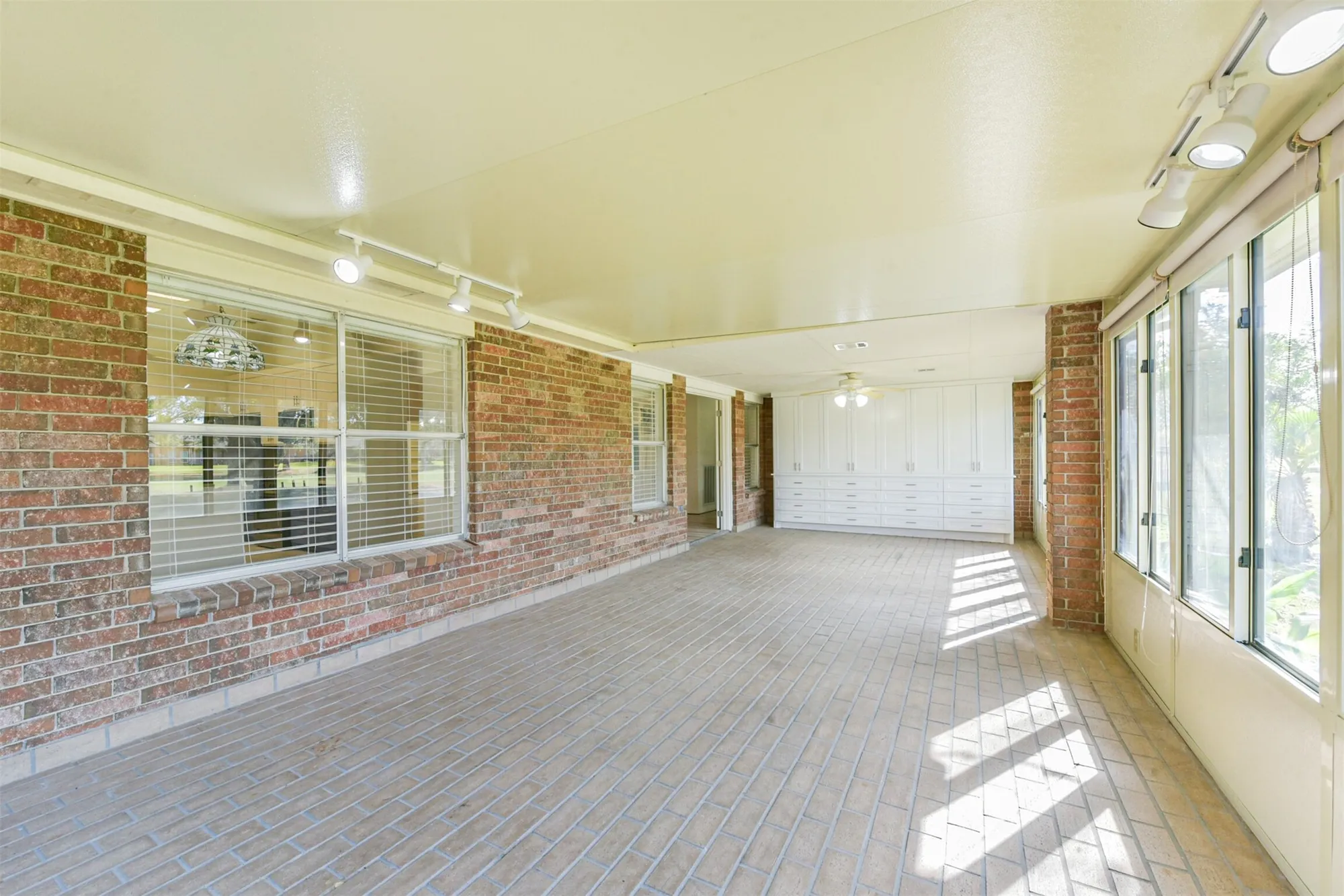 Property Slideshow image 16 of 36 | 3810 e peach hollow cir, Pearland, TX, 77584