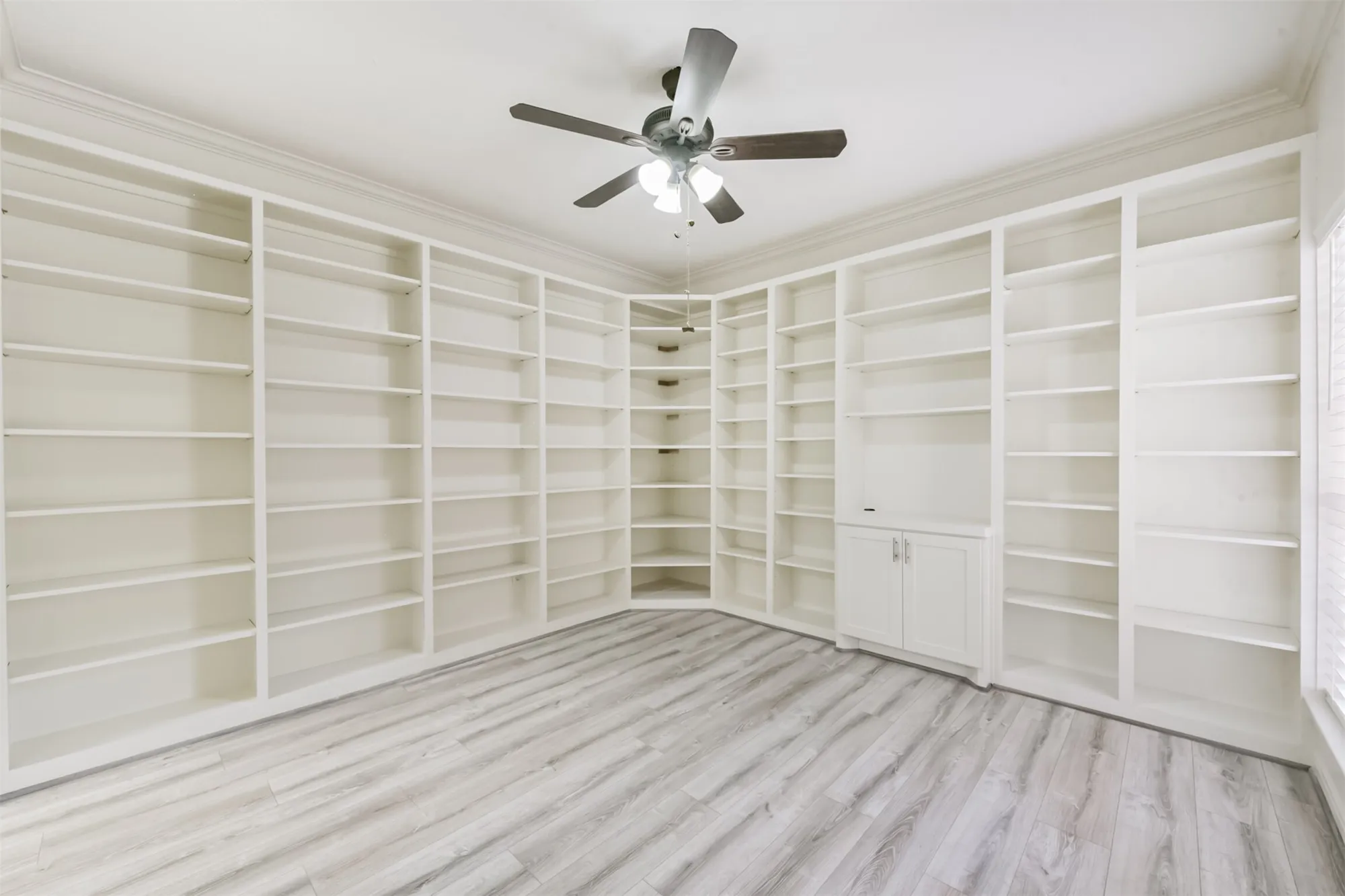 Property Slideshow image 18 of 36 | 3810 e peach hollow cir, Pearland, TX, 77584