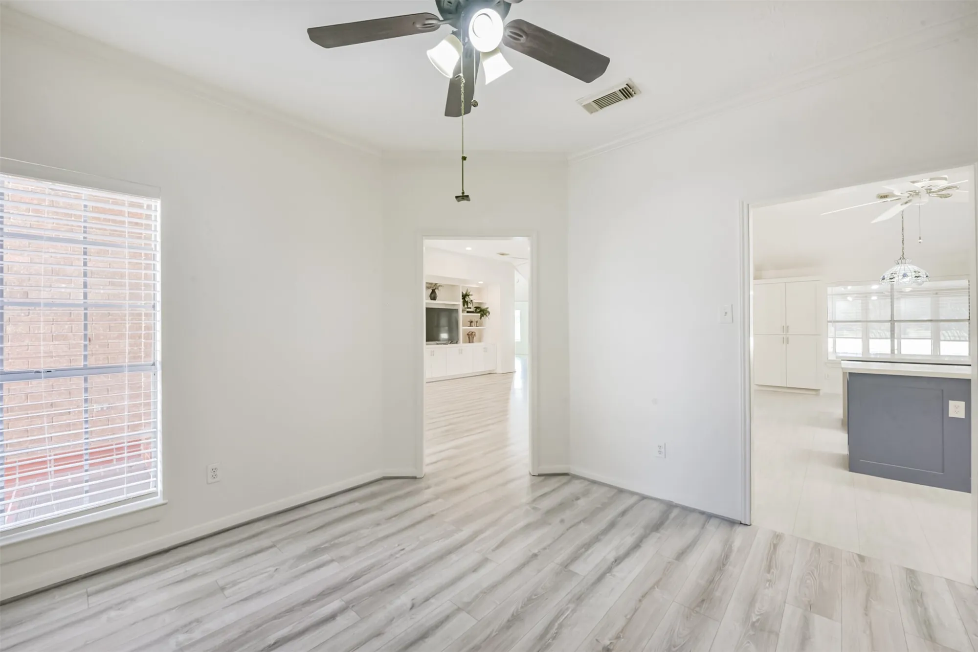 Property Slideshow image 19 of 36 | 3810 e peach hollow cir, Pearland, TX, 77584