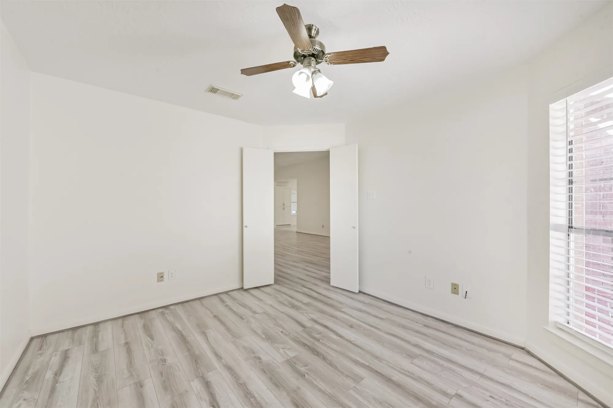 Property Slideshow image 28 of 36 | 3810 e peach hollow cir, Pearland, TX, 77584