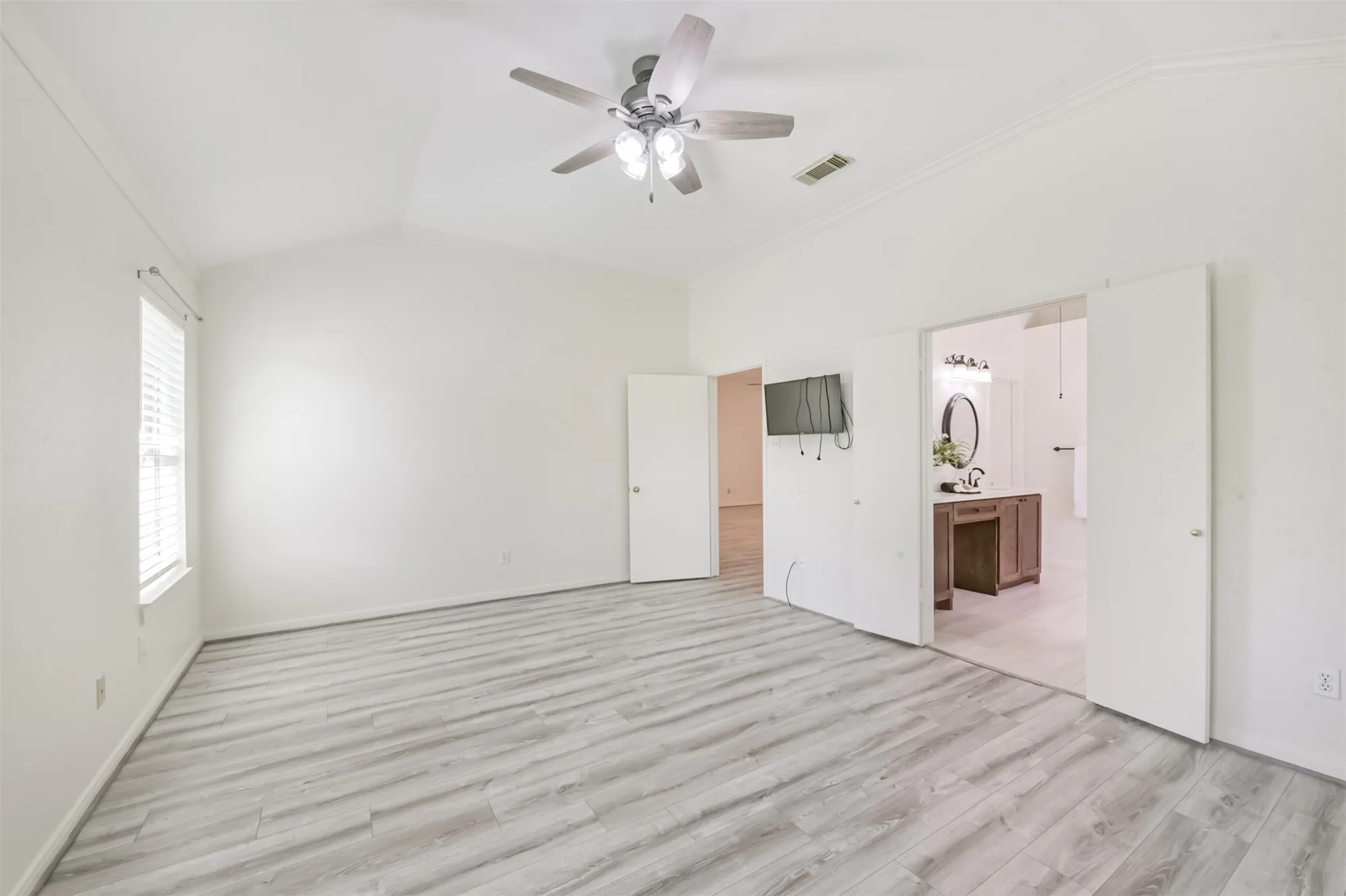 Property Slideshow image 21 of 36 | 3810 e peach hollow cir, Pearland, TX, 77584