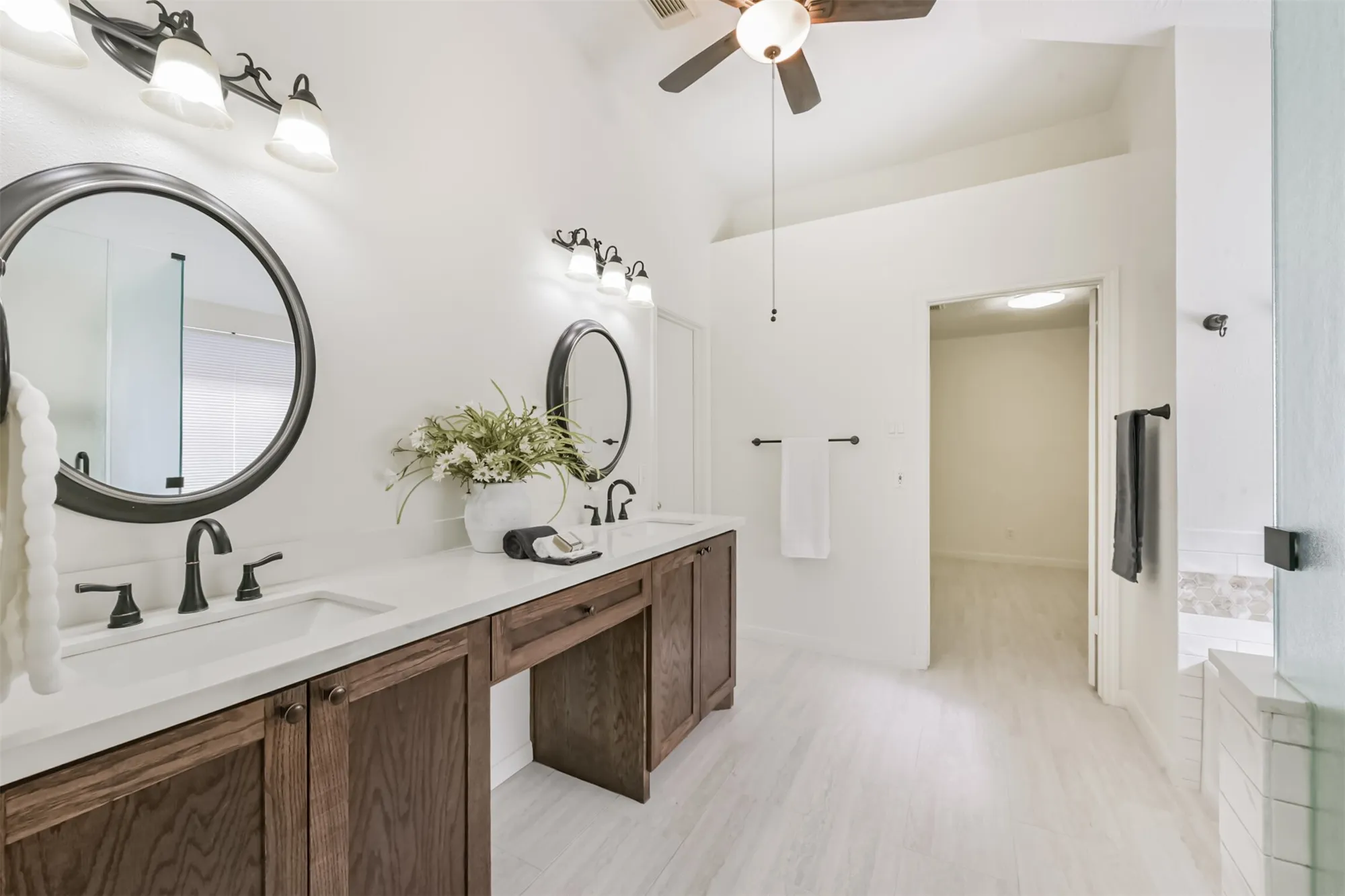 Property Slideshow image 22 of 36 | 3810 e peach hollow cir, Pearland, TX, 77584