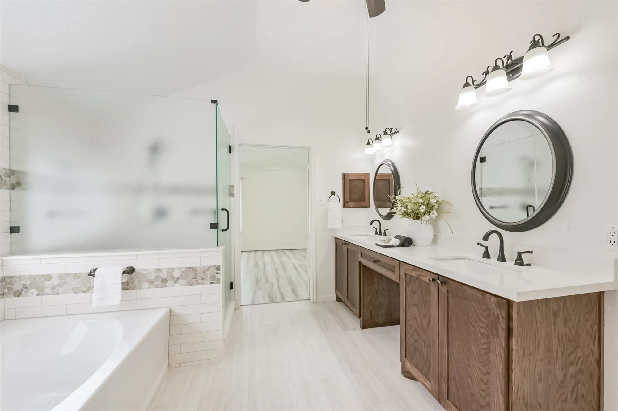 Property Slideshow image 23 of 36 | 3810 e peach hollow cir, Pearland, TX, 77584