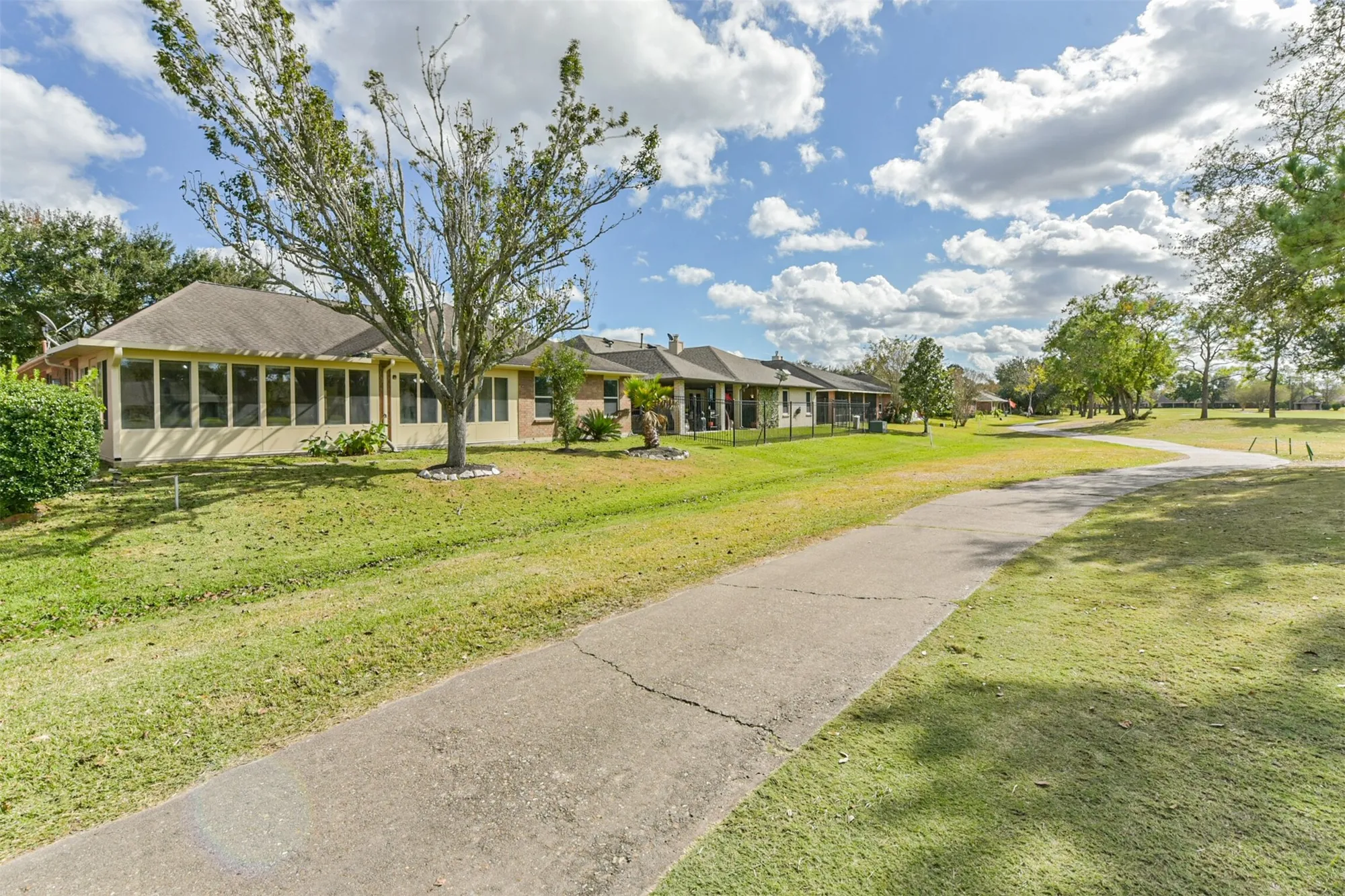 Property Slideshow image 36 of 36 | 3810 e peach hollow cir, Pearland, TX, 77584