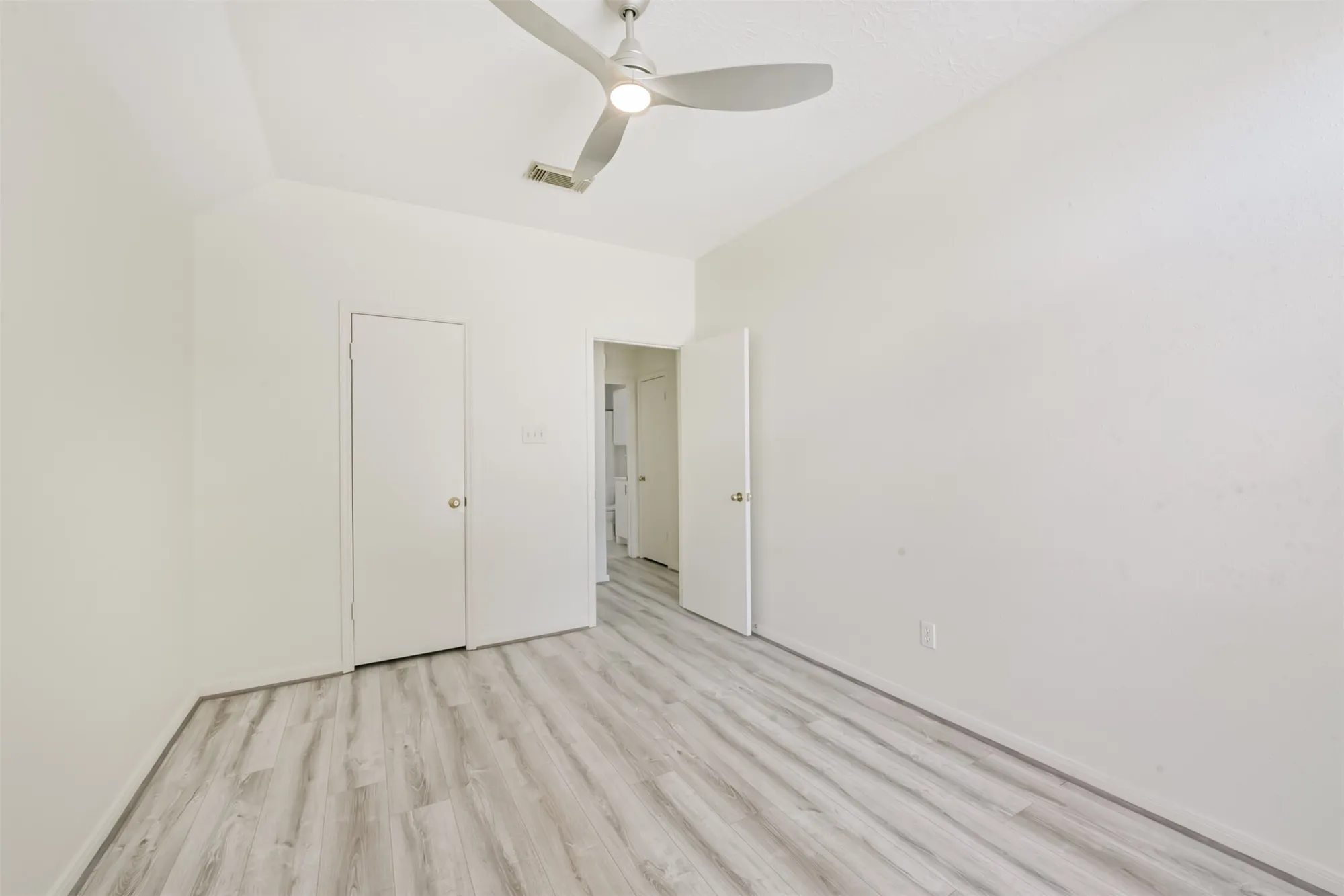 Property Slideshow image 30 of 36 | 3810 e peach hollow cir, Pearland, TX, 77584