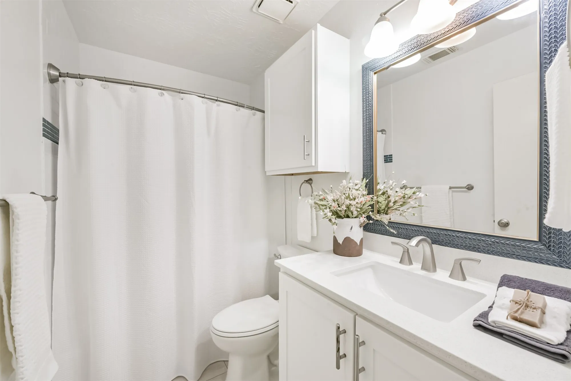 Property Slideshow image 31 of 36 | 3810 e peach hollow cir, Pearland, TX, 77584