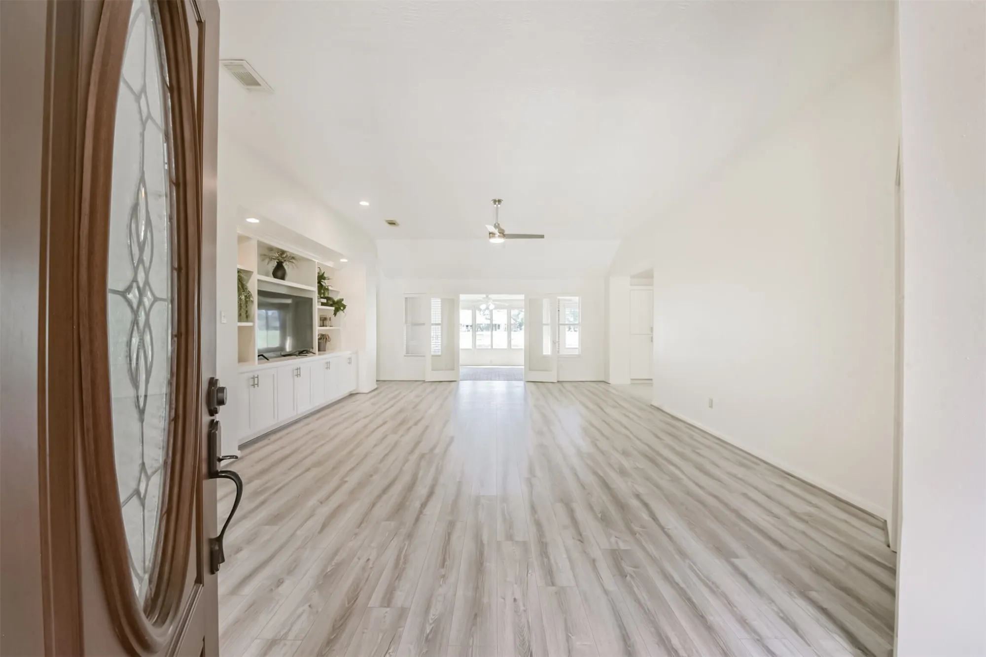 Property Slideshow image 4 of 36 | 3810 e peach hollow cir, Pearland, TX, 77584