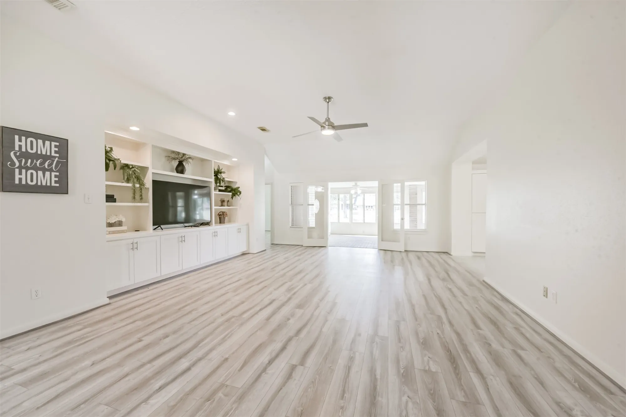 Property Slideshow image 5 of 36 | 3810 e peach hollow cir, Pearland, TX, 77584