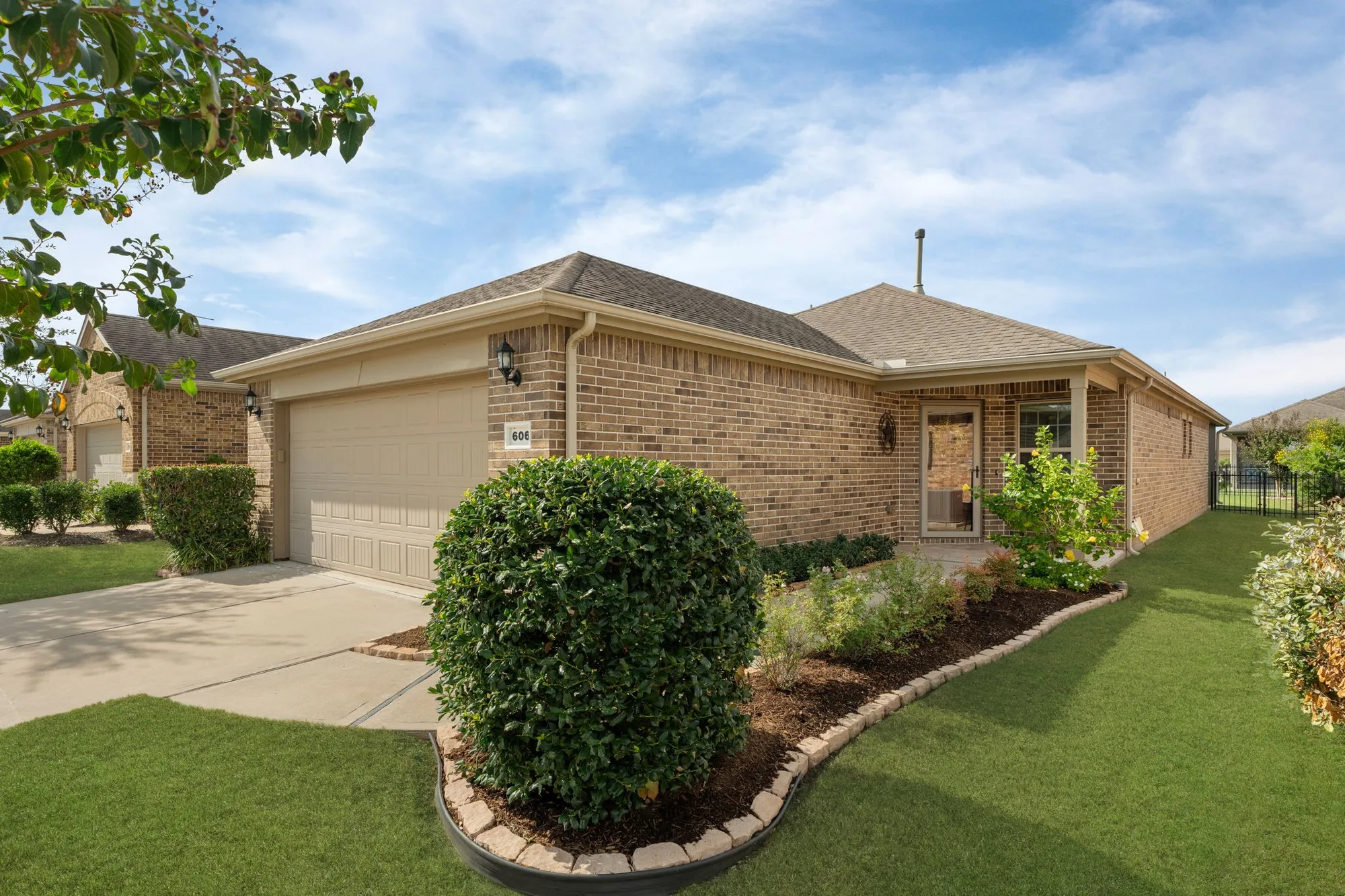 Property Slideshow image 1 of 45 | 606 saguaro way, Richmond, TX, 77469