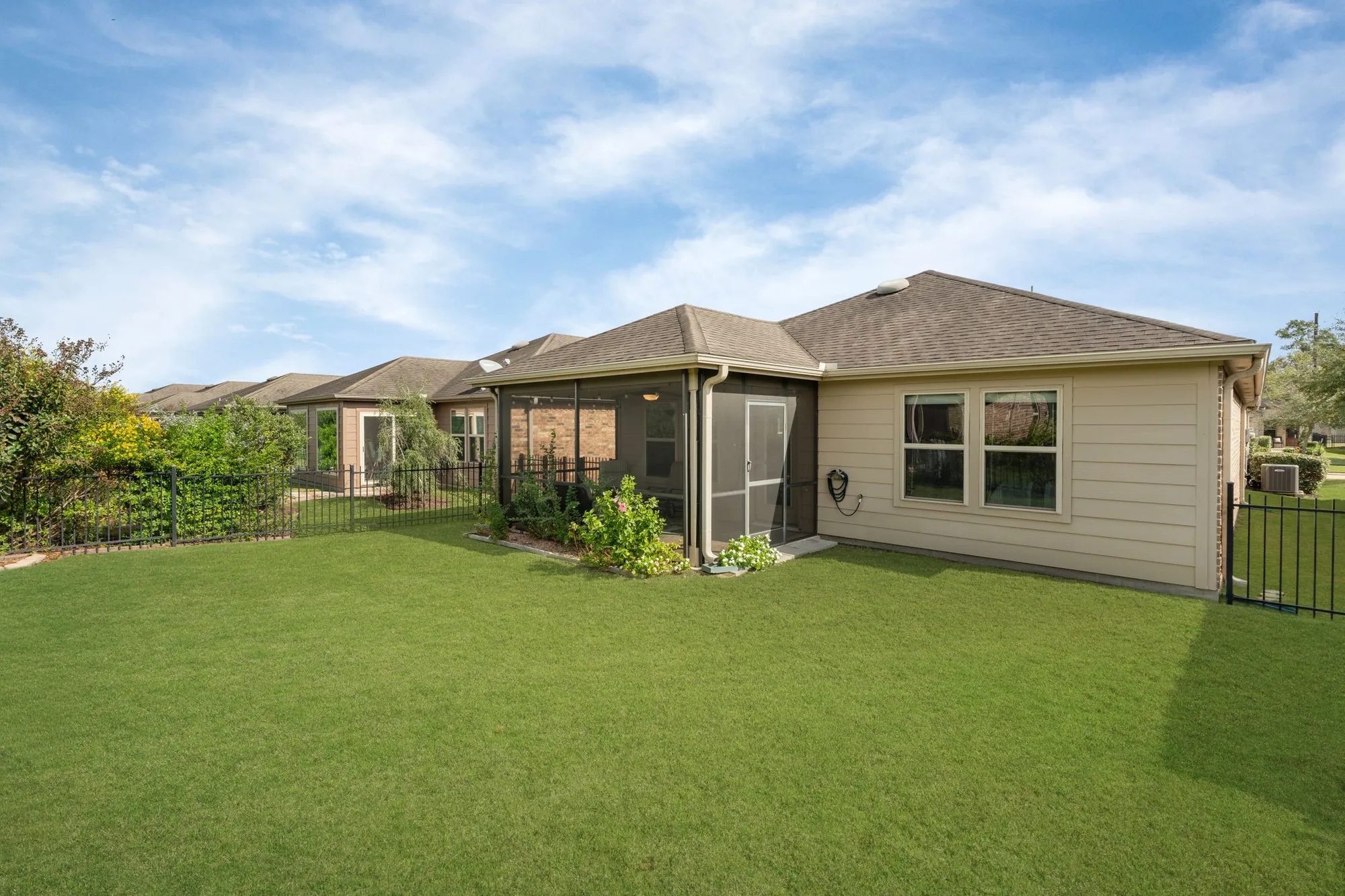 Property Slideshow image 32 of 45 | 606 saguaro way, Richmond, TX, 77469