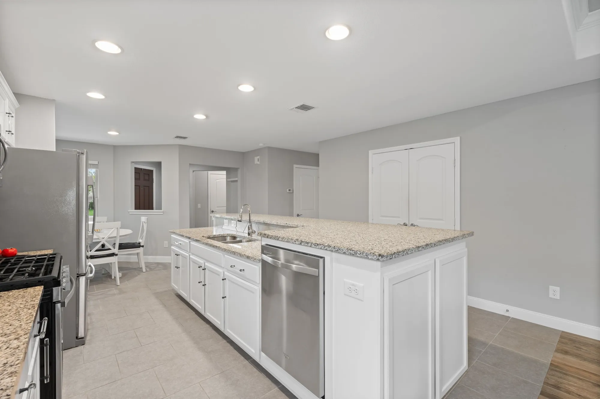 Property Slideshow image 8 of 45 | 606 saguaro way, Richmond, TX, 77469