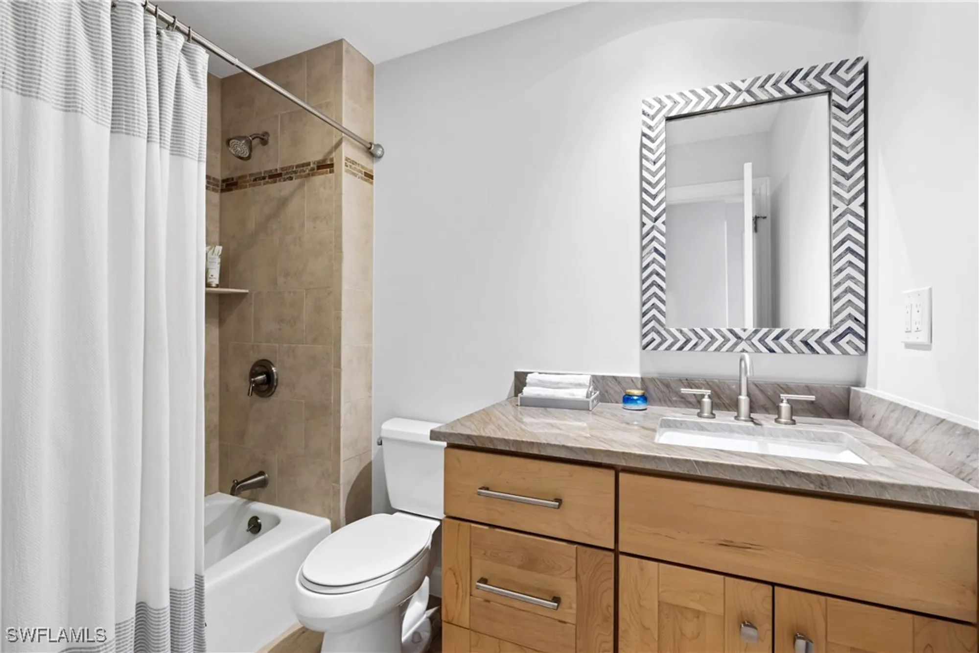 Property Slideshow image 24 of 31 | 3200 binnacle dr c3, Naples, FL, 34103