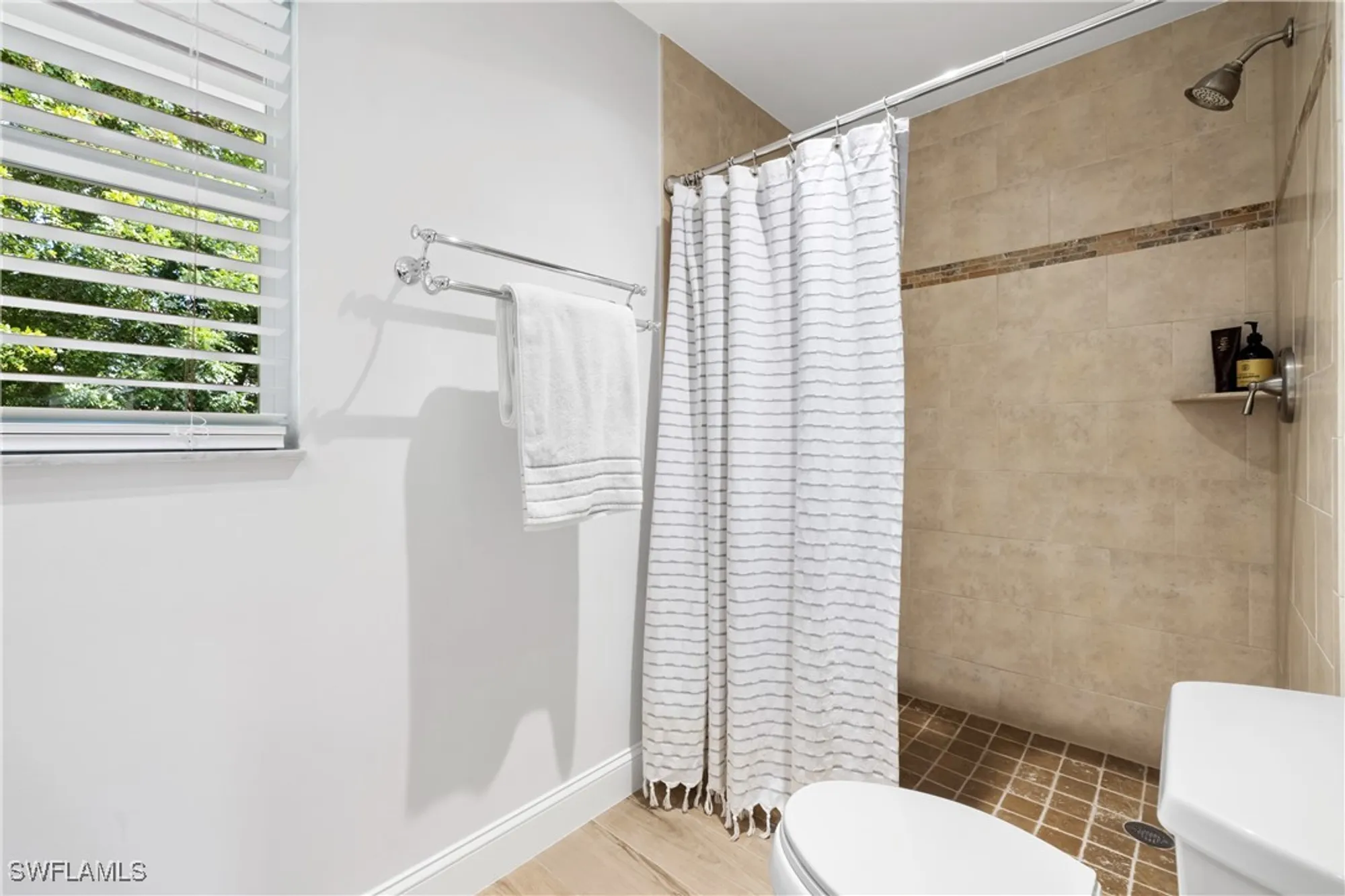 Property Slideshow image 22 of 31 | 3200 binnacle dr c3, Naples, FL, 34103