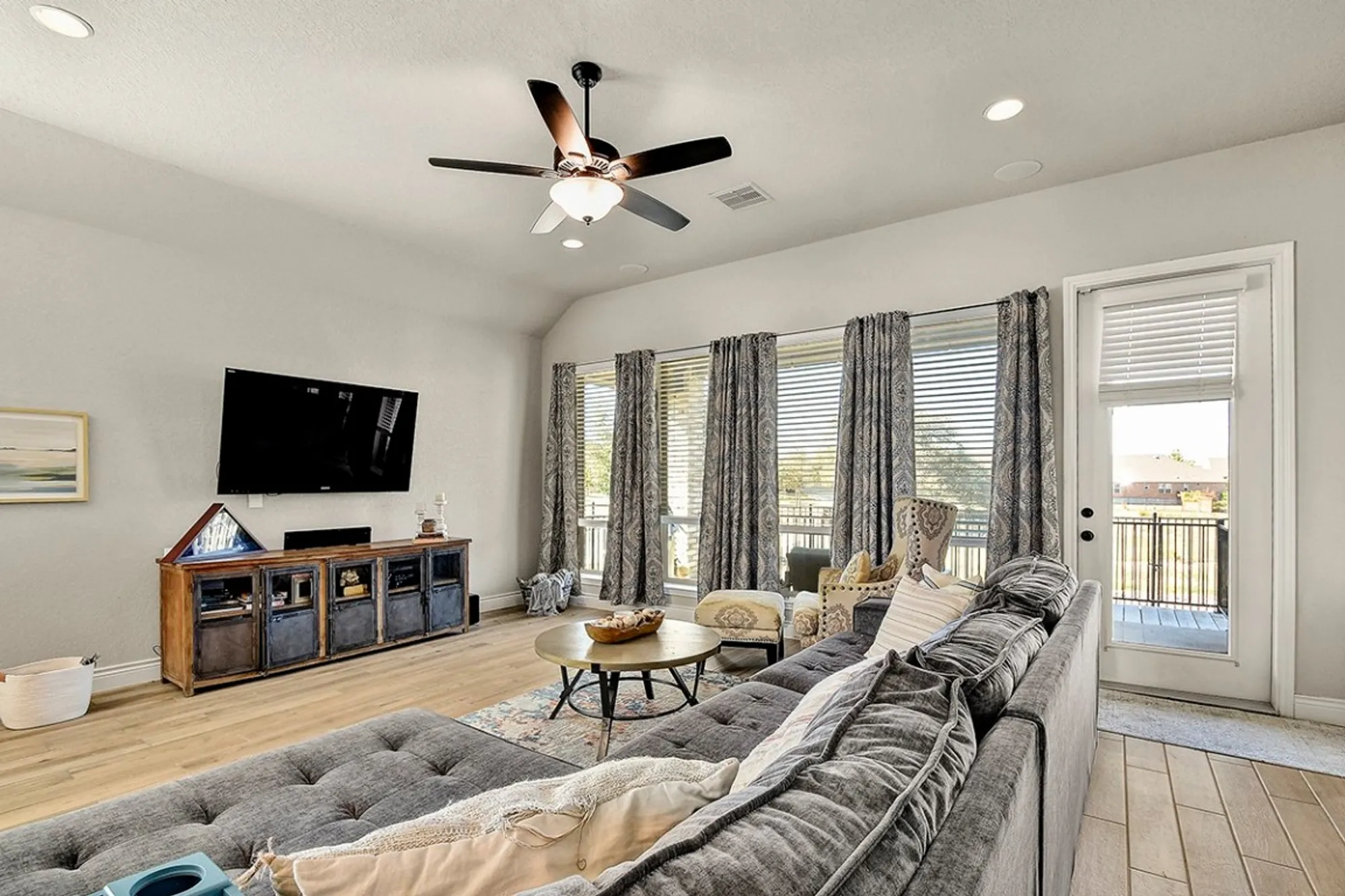 Property Slideshow image 16 of 31 | 2192 august ave, New Braunfels, TX, 78132