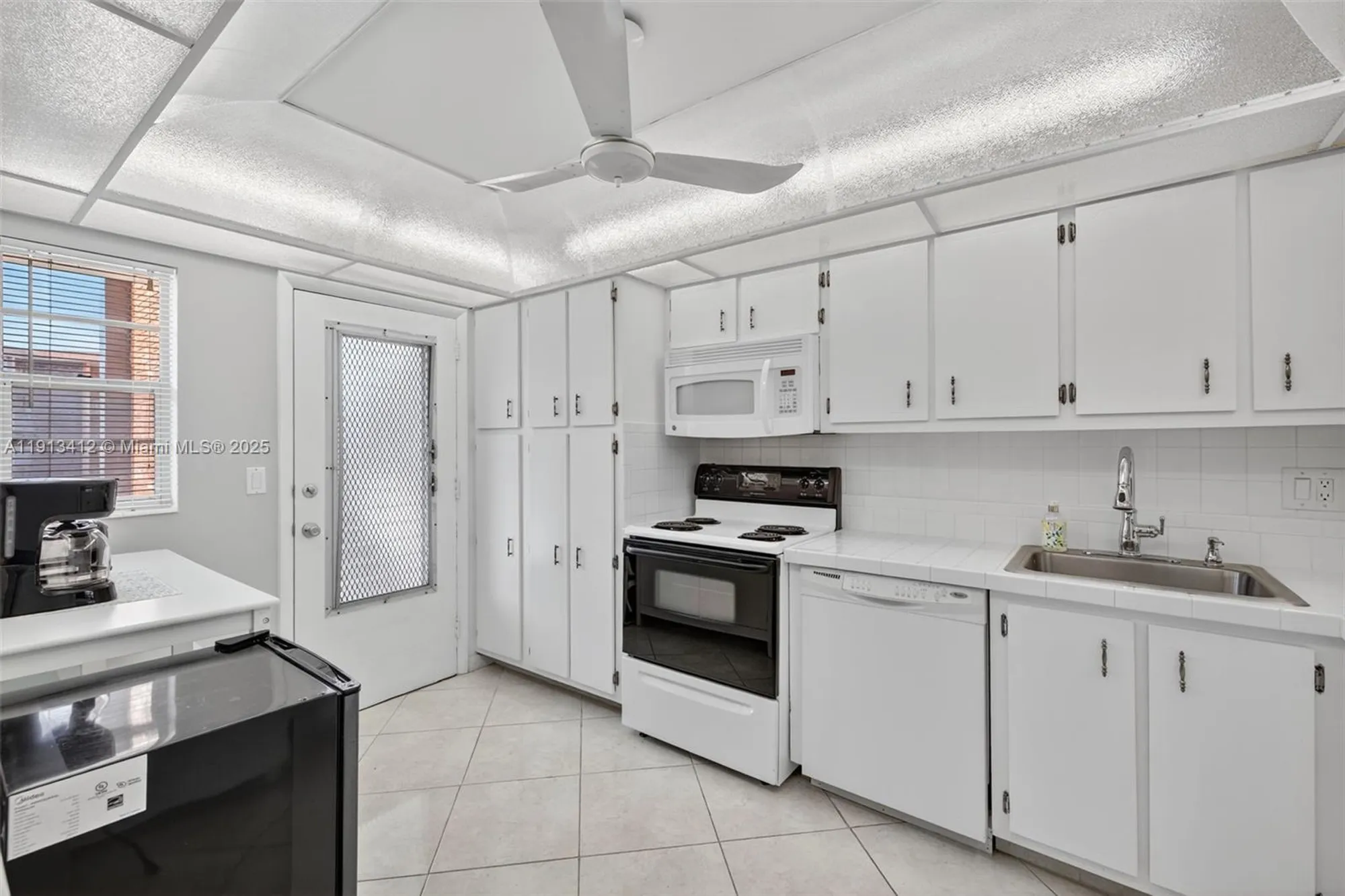 Property Slideshow image 11 of 43 | 2991 nw 46th ave 202, Lauderdale Lakes, FL, 33313