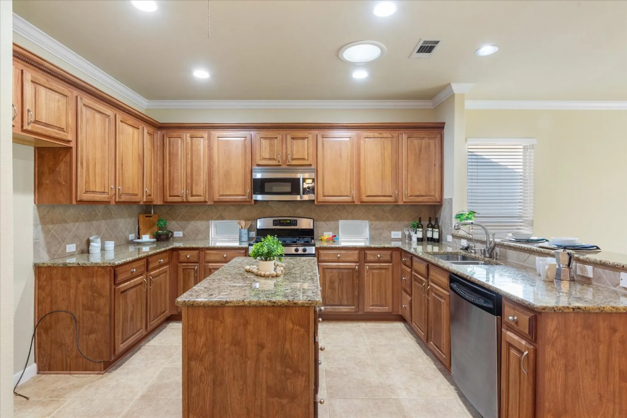 Property Slideshow image 15 of 39 | 531 deer meadow cir, Georgetown, TX, 78633