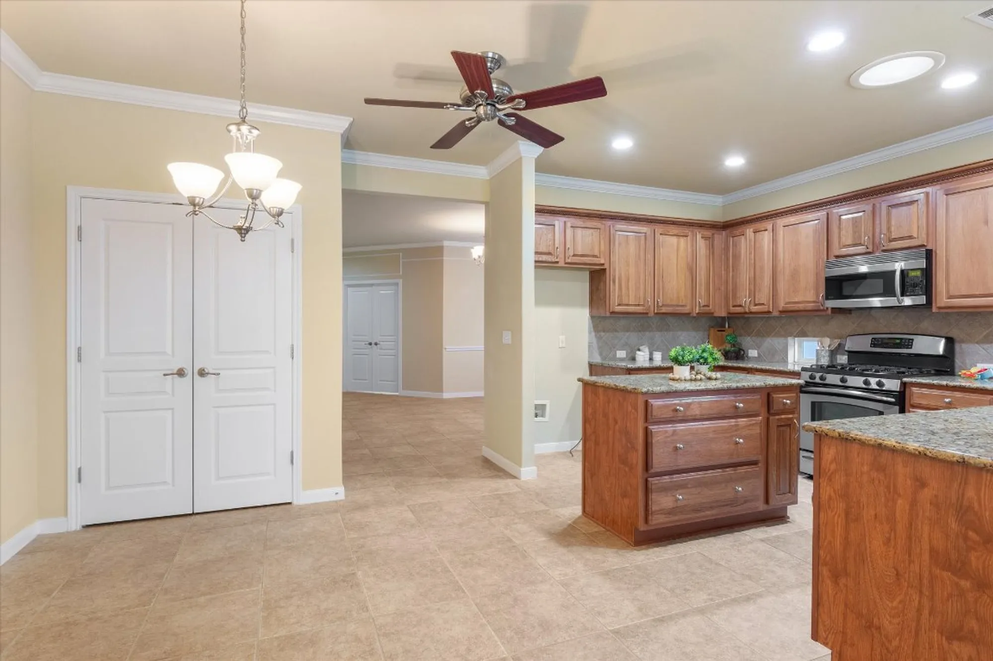 Property Slideshow image 18 of 39 | 531 deer meadow cir, Georgetown, TX, 78633