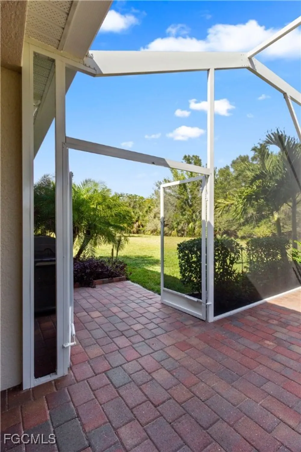 Property Slideshow image 31 of 35 | 15136 yellow wood dr, Alva, FL, 33920