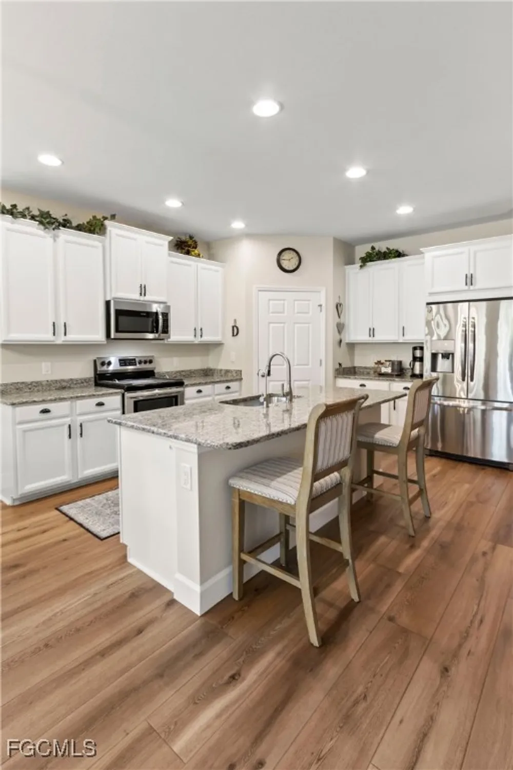 Property Slideshow image 5 of 35 | 15136 yellow wood dr, Alva, FL, 33920