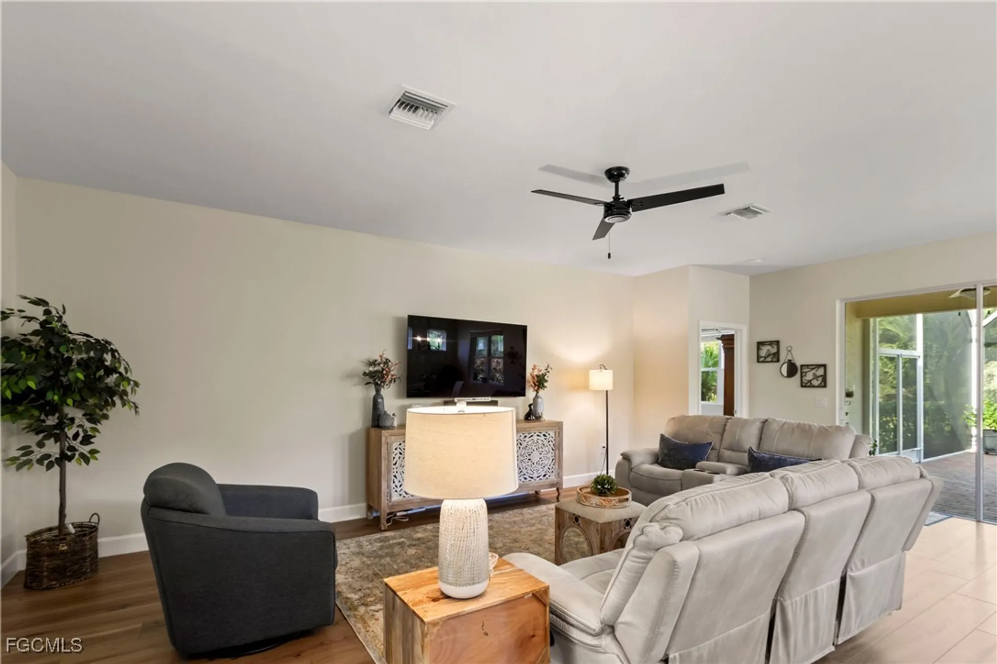 Property Slideshow image 8 of 35 | 15136 yellow wood dr, Alva, FL, 33920