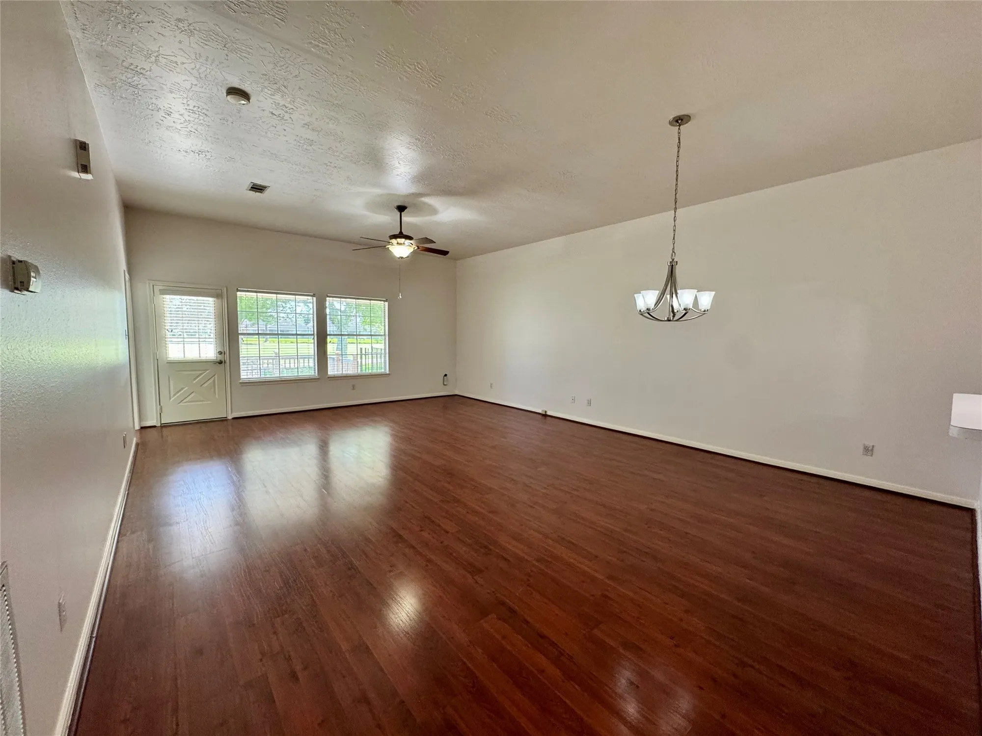 Property Slideshow image 16 of 29 | 3618 teakwood dr, Pearland, TX, 77584