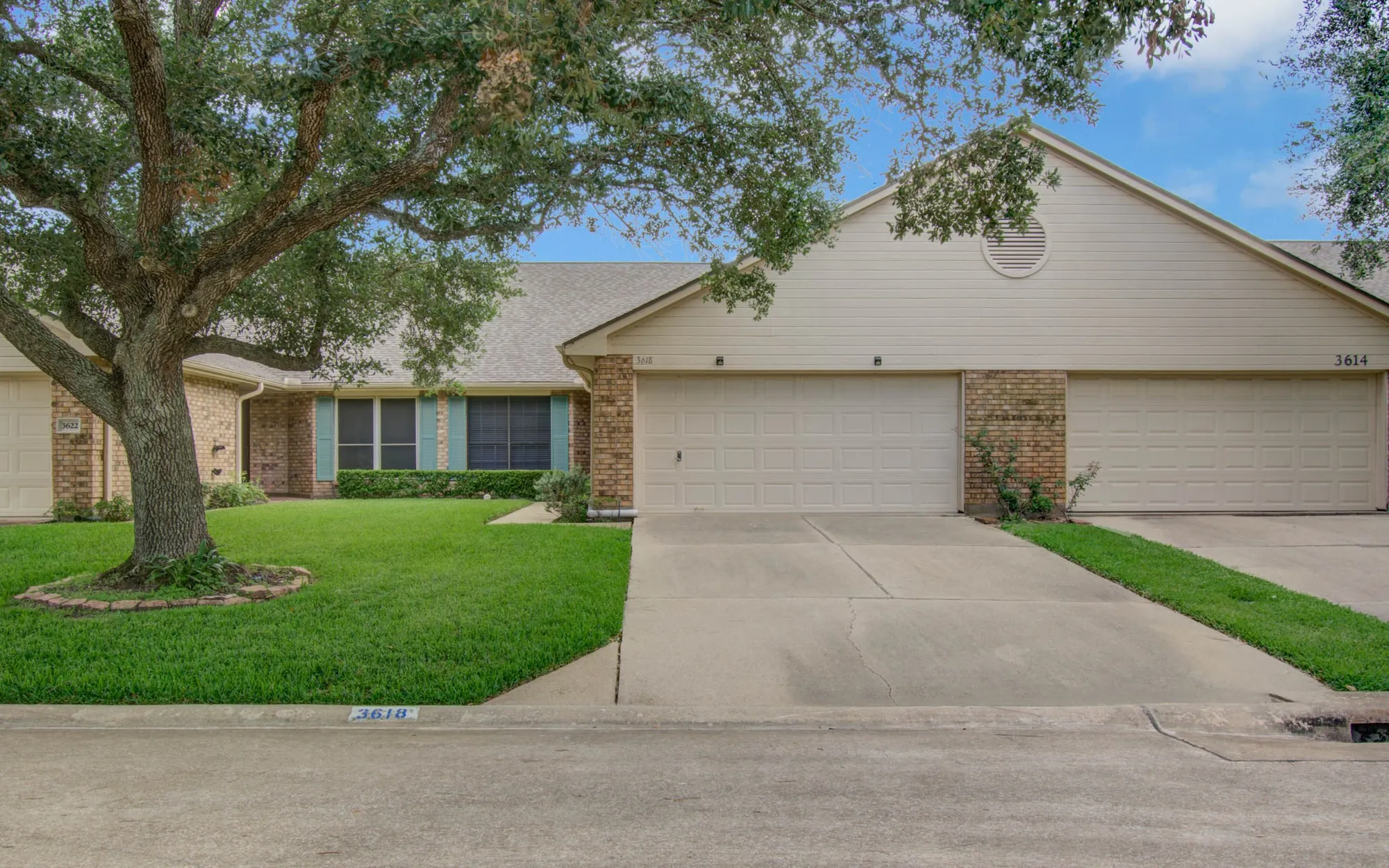 Property Slideshow image 1 of 29 | 3618 teakwood dr, Pearland, TX, 77584