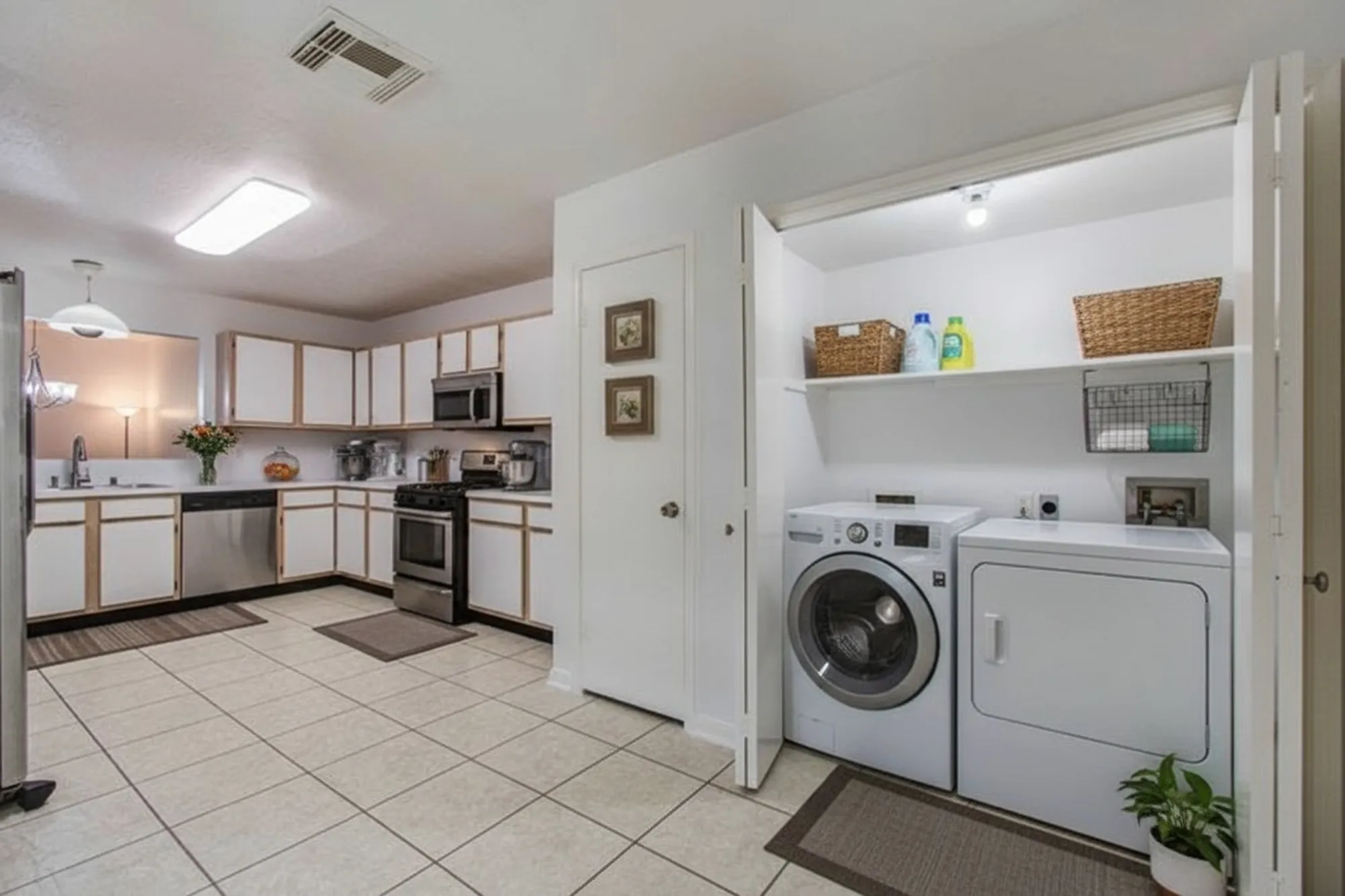 Property Slideshow image 12 of 29 | 3618 teakwood dr, Pearland, TX, 77584