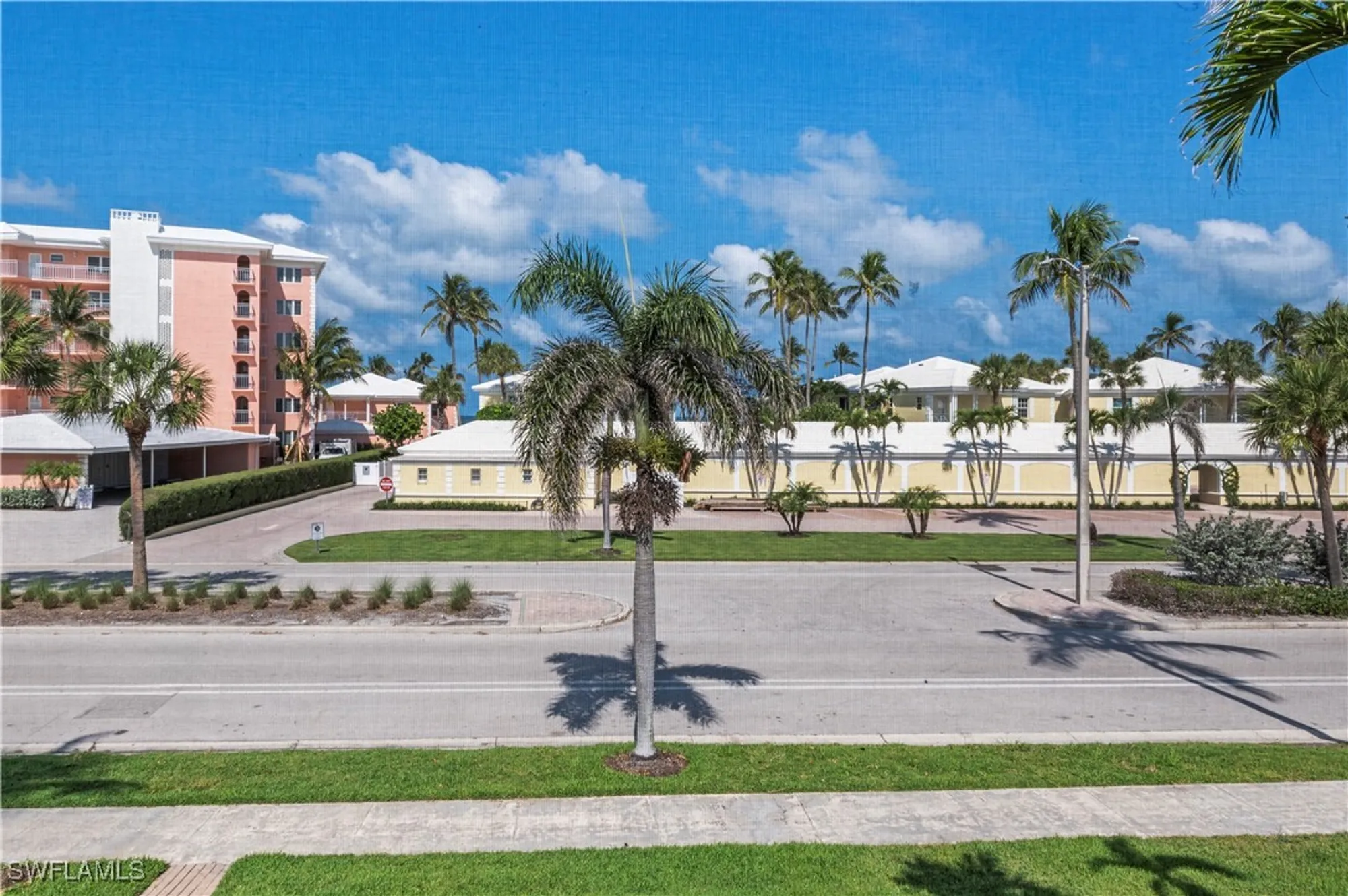 Property Slideshow image 16 of 27 | 2500 gulf shore blvd n4, Naples, FL, 34103