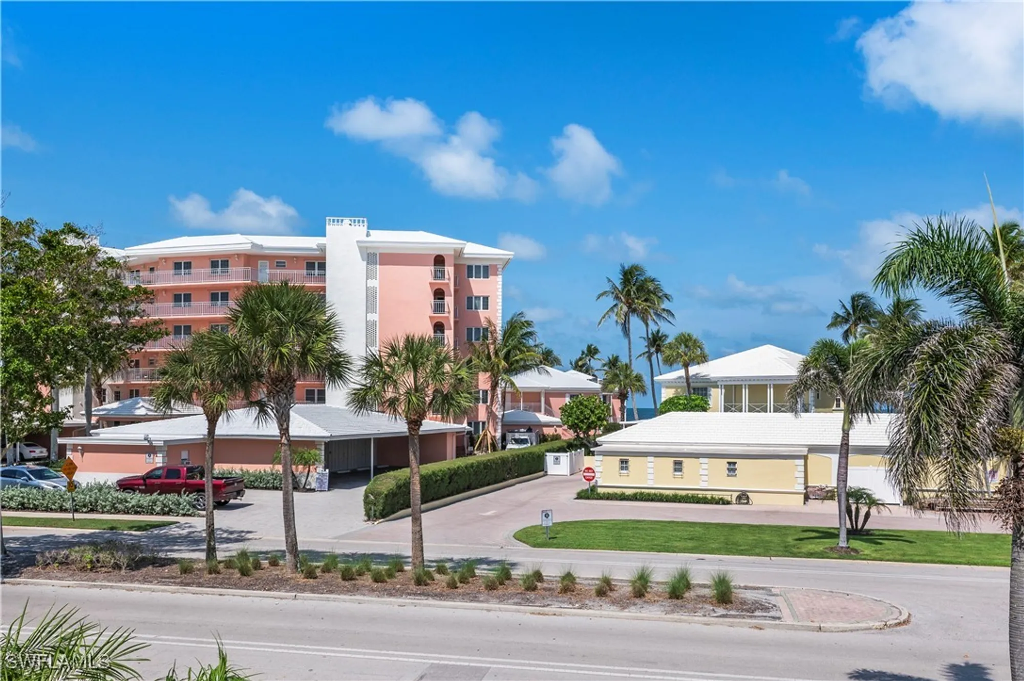 Property Slideshow image 19 of 27 | 2500 gulf shore blvd n4, Naples, FL, 34103