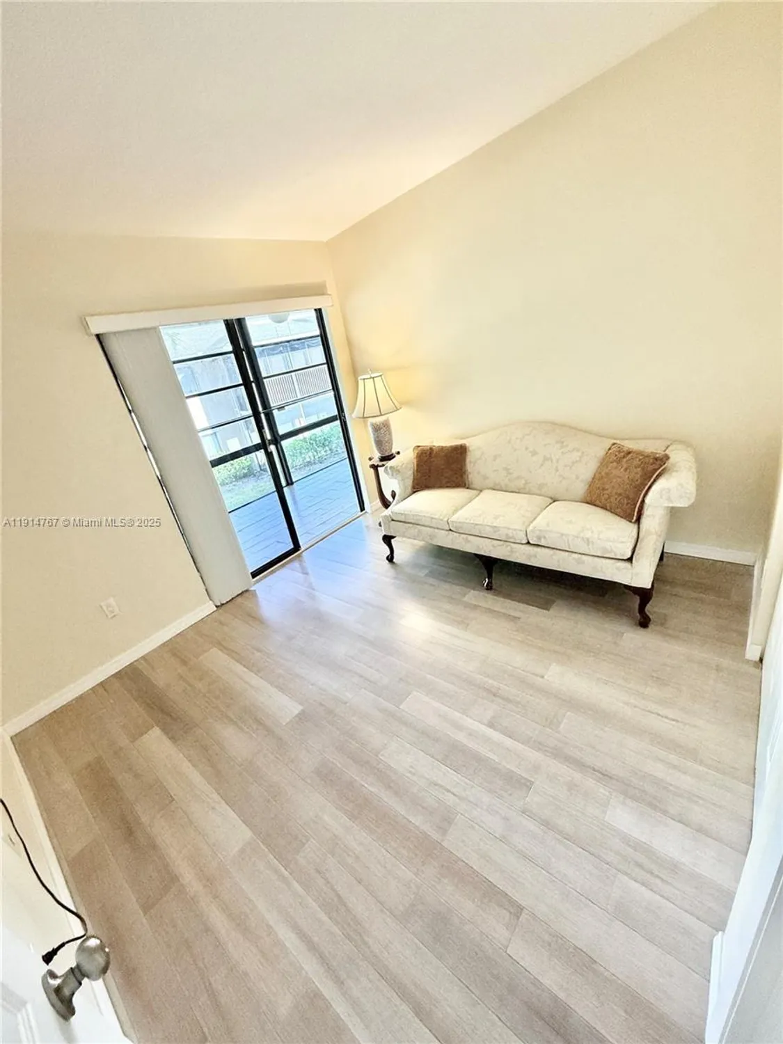 Property Slideshow image 14 of 27 | 7196 ashmont cir # 212, Tamarac, FL, 33321