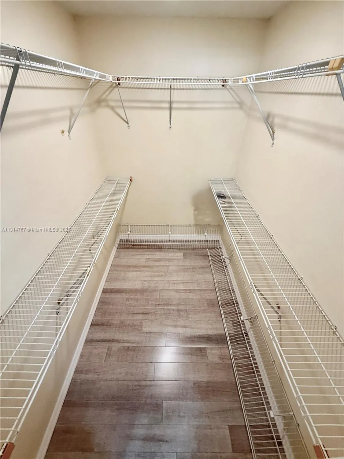 Property Slideshow image 13 of 27 | 7196 ashmont cir # 212, Tamarac, FL, 33321