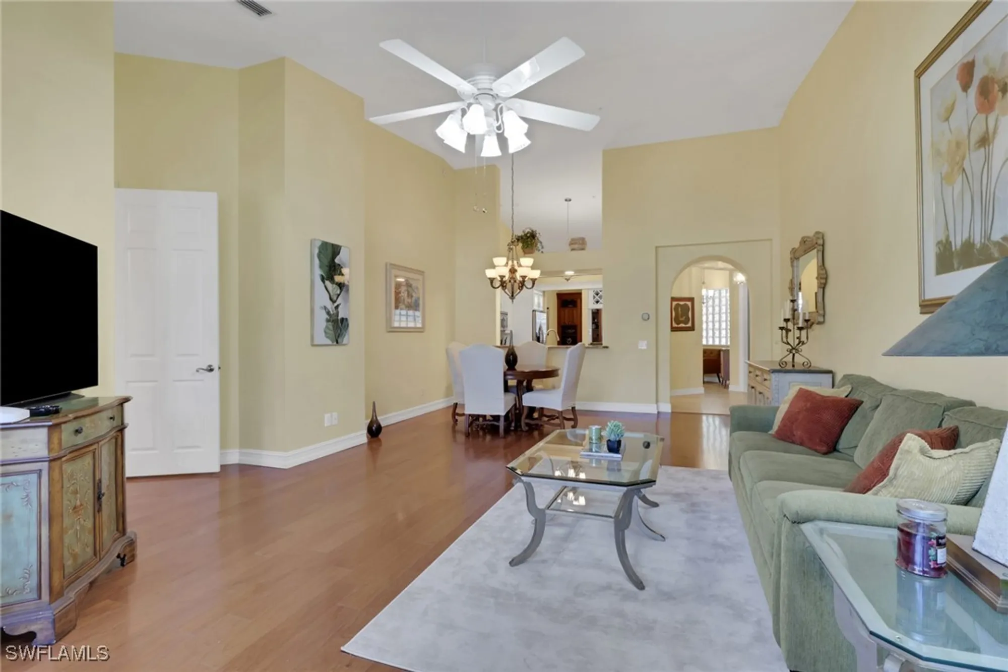 Property Slideshow image 14 of 29 | 820 bentwater cir 202, Naples, FL, 34108