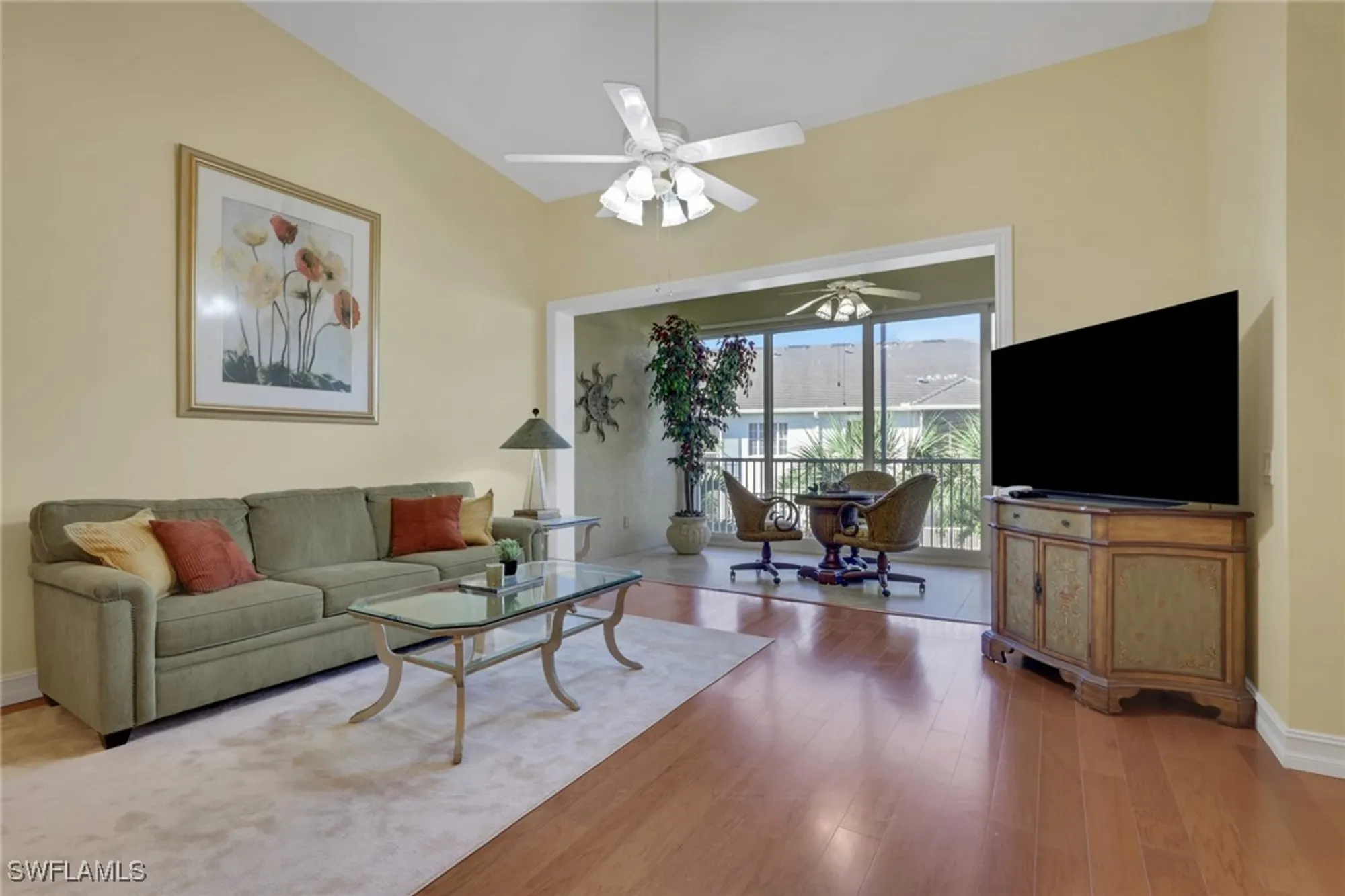 Property Slideshow image 16 of 29 | 820 bentwater cir 202, Naples, FL, 34108