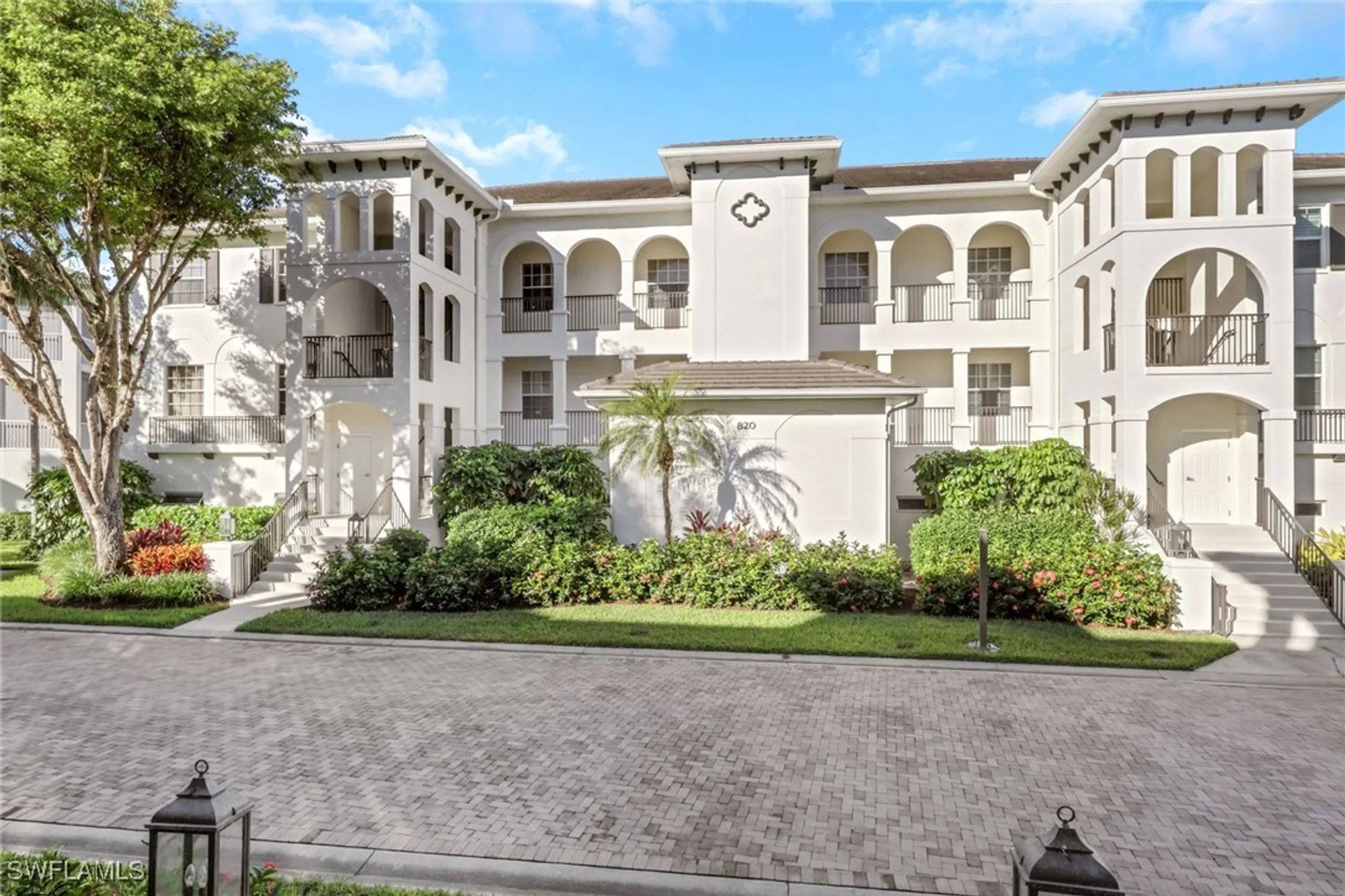 Property Slideshow image 1 of 29 | 820 bentwater cir 202, Naples, FL, 34108