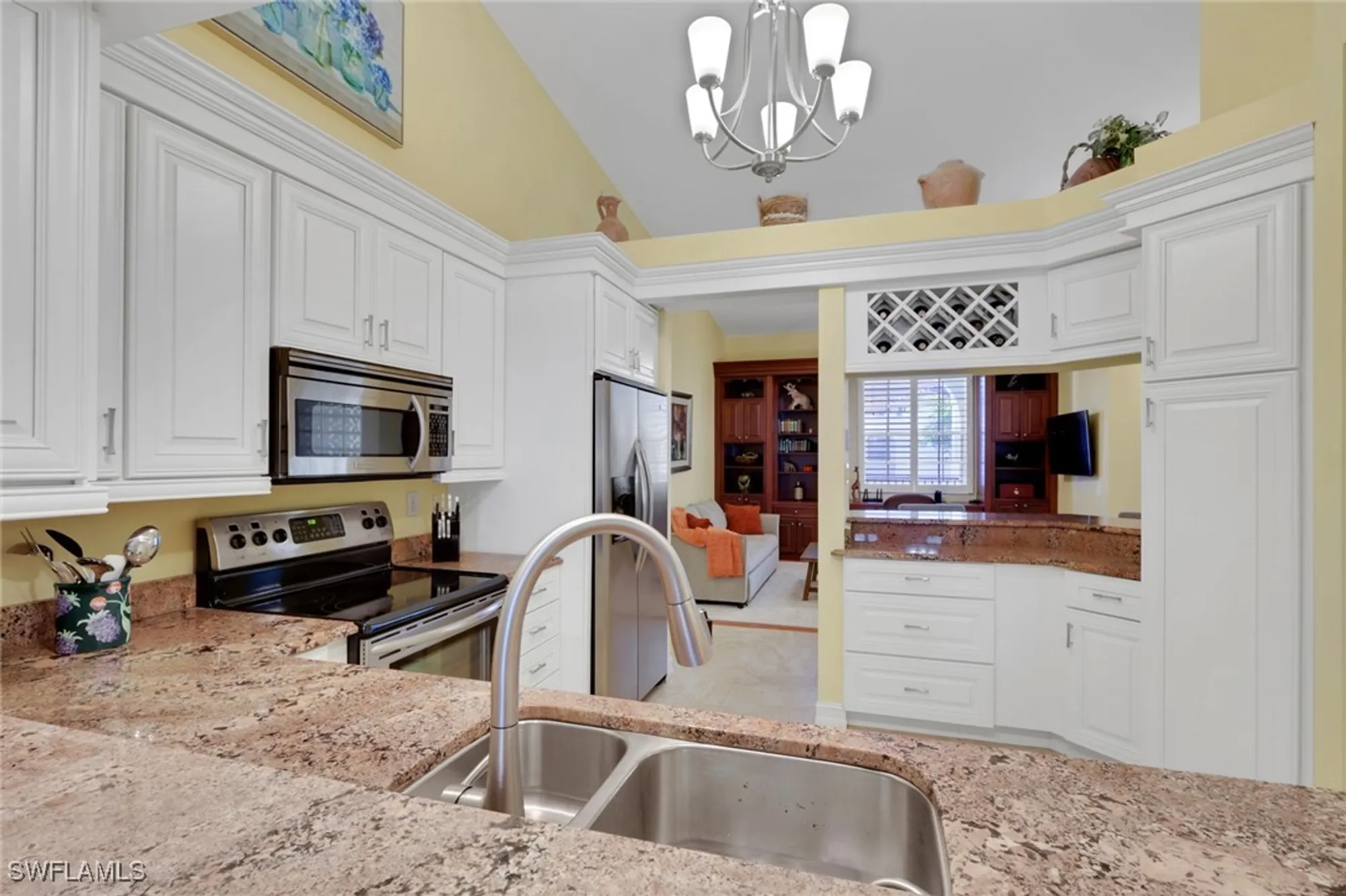 Property Slideshow image 11 of 29 | 820 bentwater cir 202, Naples, FL, 34108