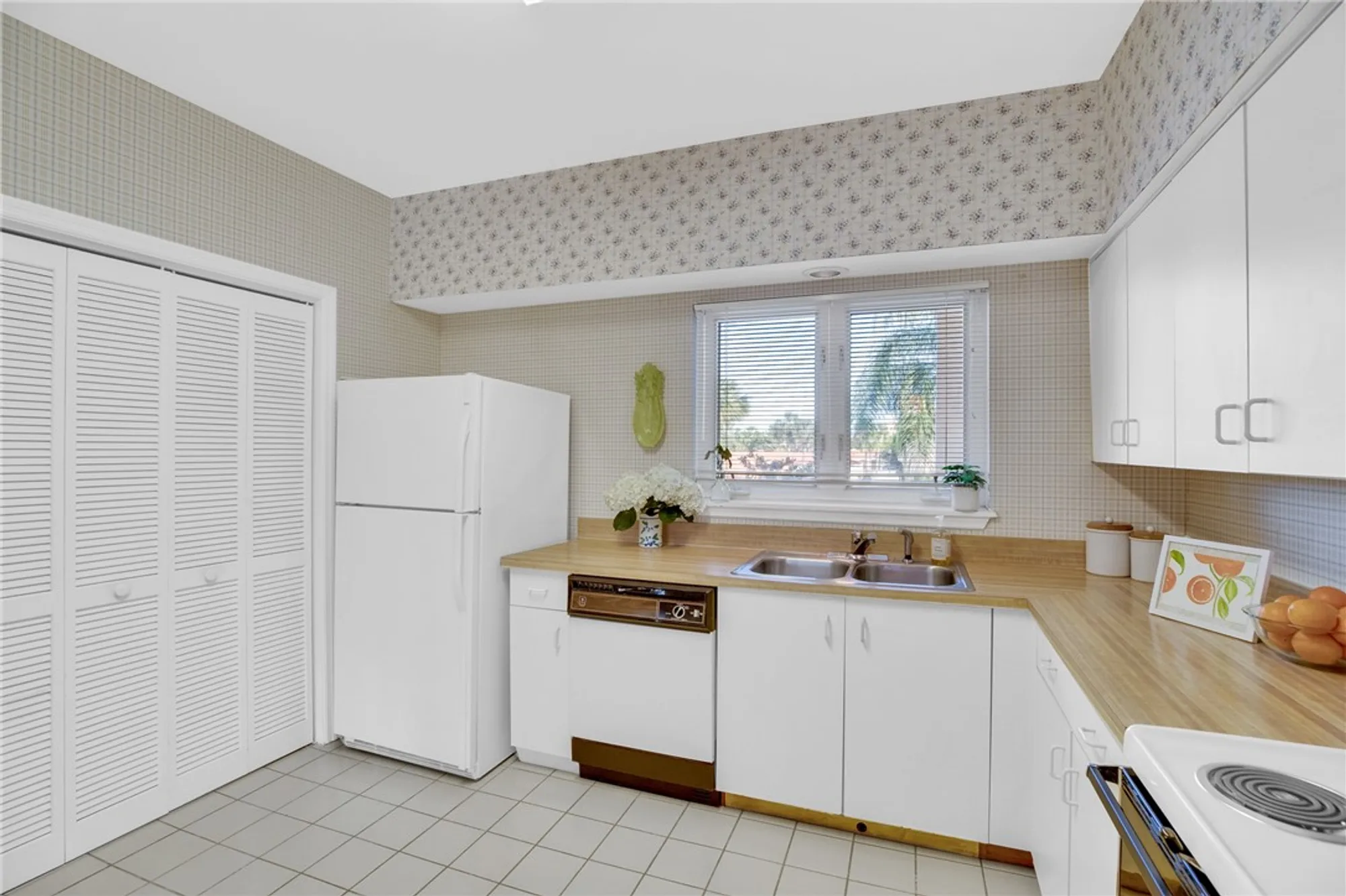 Property Slideshow image 18 of 36 | 5045 harmony cir 207, Vero Beach, FL, 32967