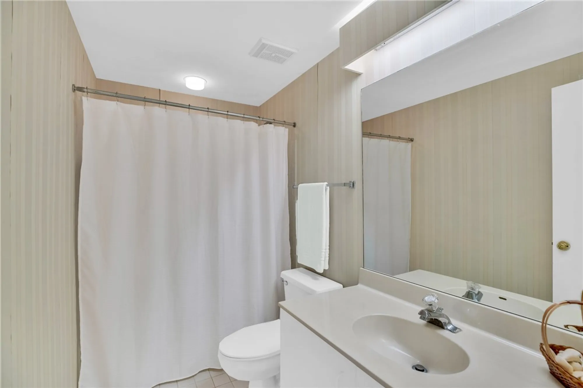 Property Slideshow image 25 of 36 | 5045 harmony cir 207, Vero Beach, FL, 32967