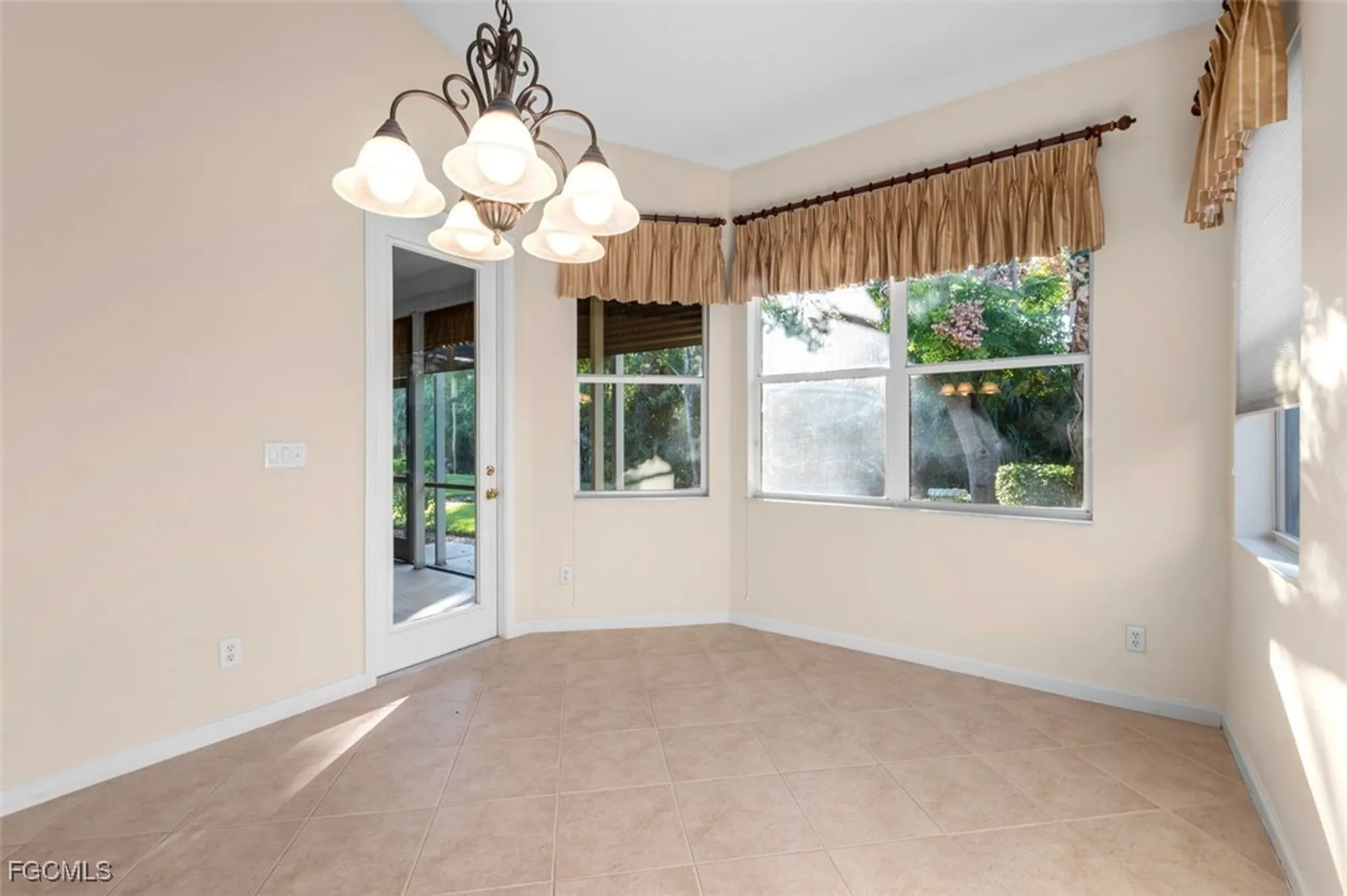 Property Slideshow image 10 of 33 | 11970 bramble cove dr, Fort Myers, FL, 33905