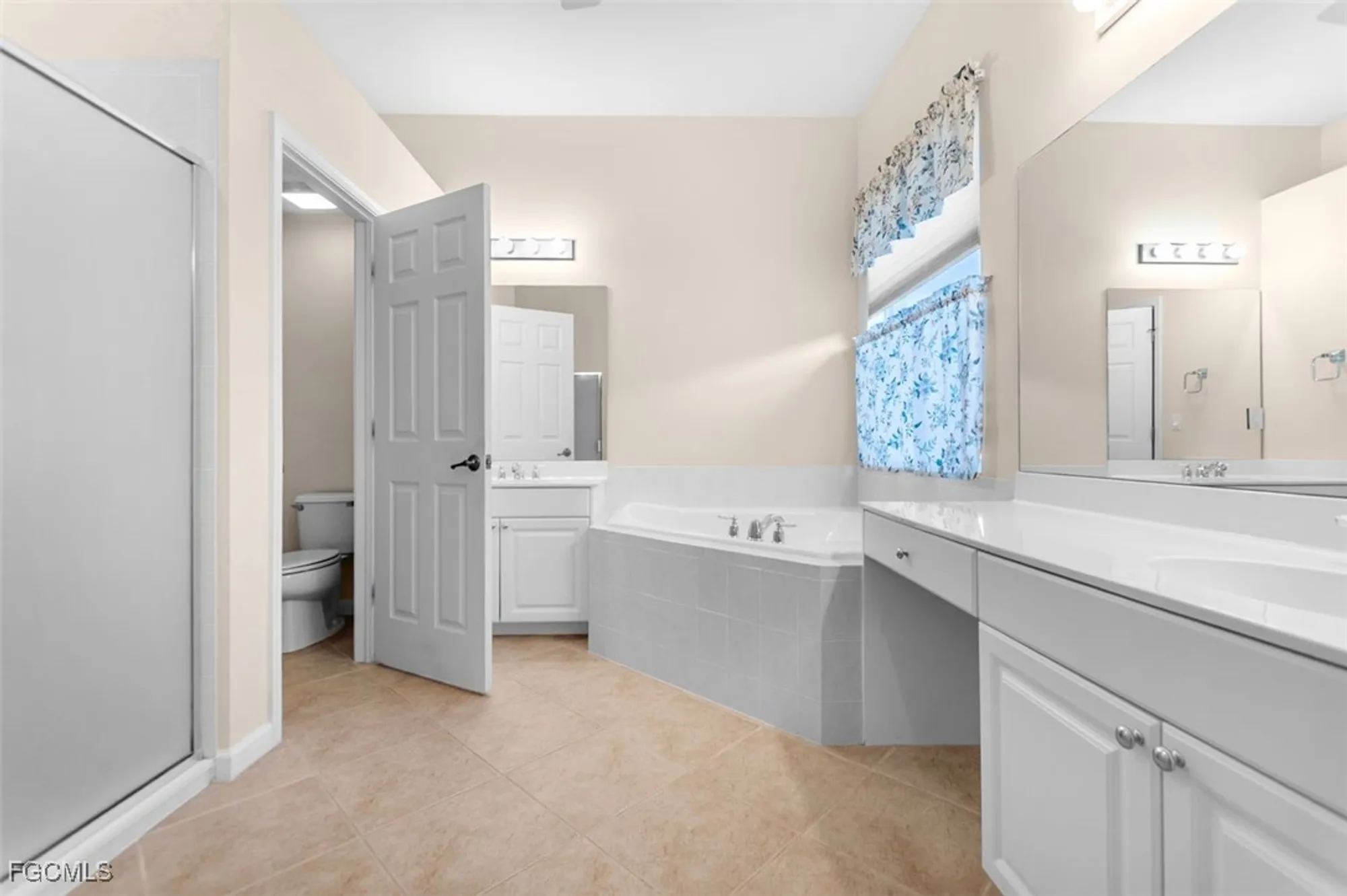 Property Slideshow image 12 of 33 | 11970 bramble cove dr, Fort Myers, FL, 33905