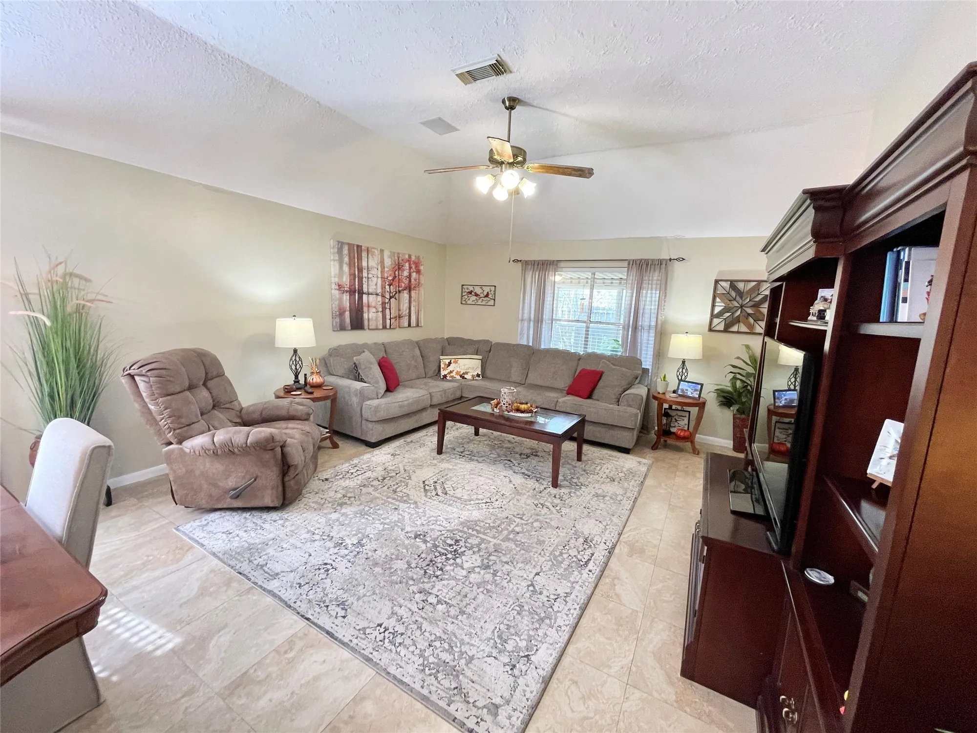 Property Slideshow image 16 of 25 | 918 peach blossom dr, Pearland, TX, 77584