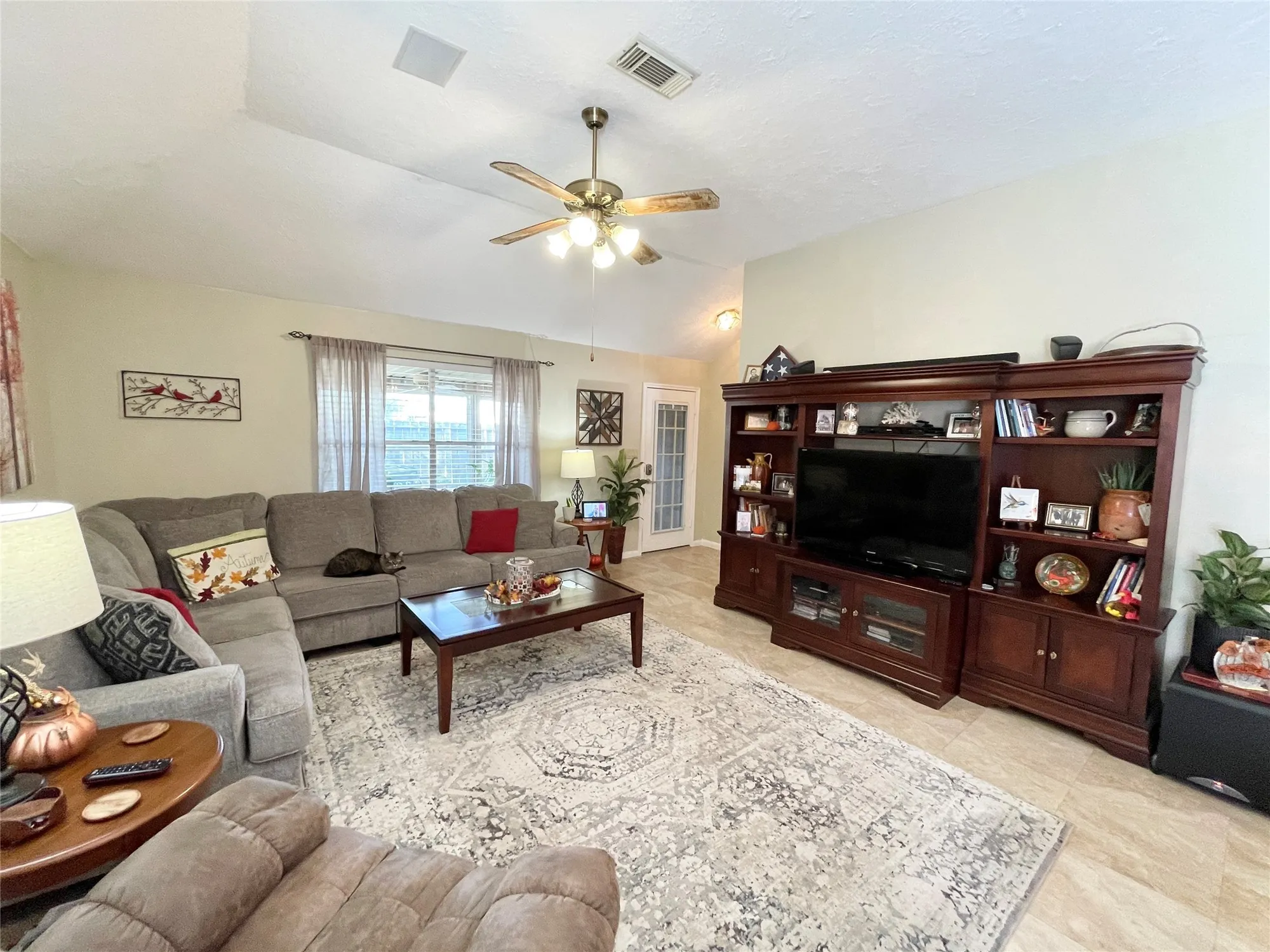 Property Slideshow image 17 of 25 | 918 peach blossom dr, Pearland, TX, 77584