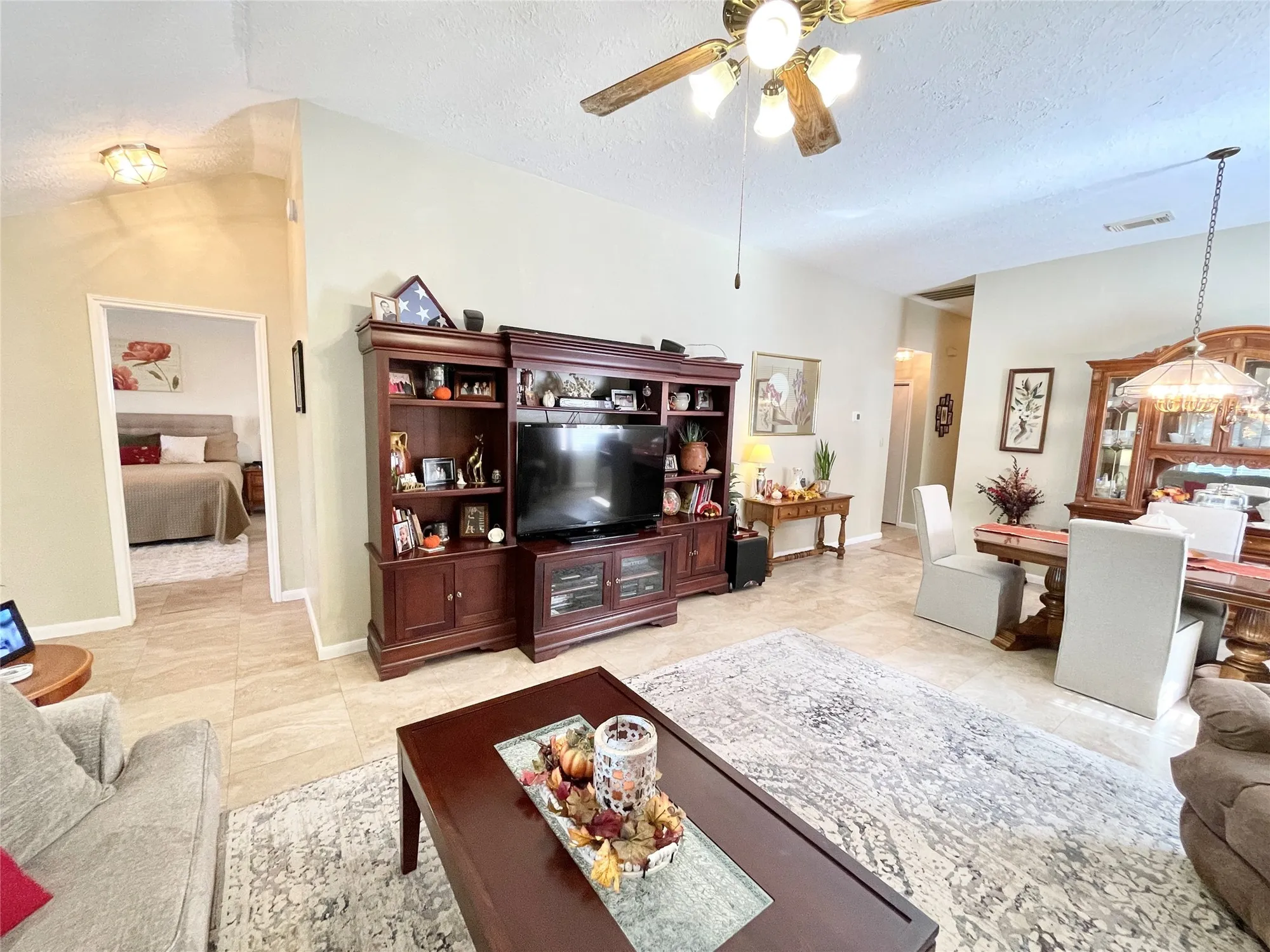 Property Slideshow image 18 of 25 | 918 peach blossom dr, Pearland, TX, 77584